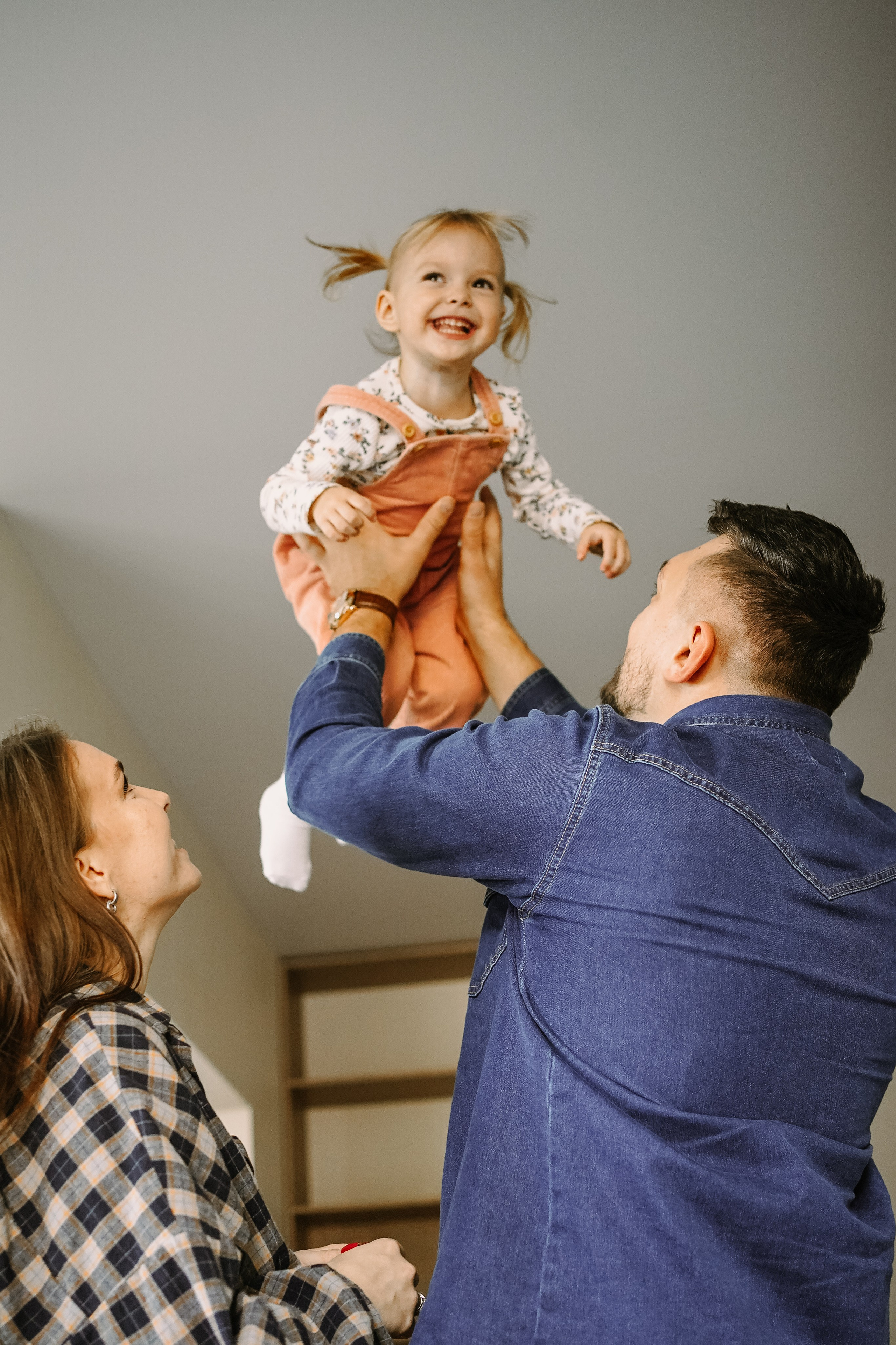 Карина, Андрей, Эмили. Главная