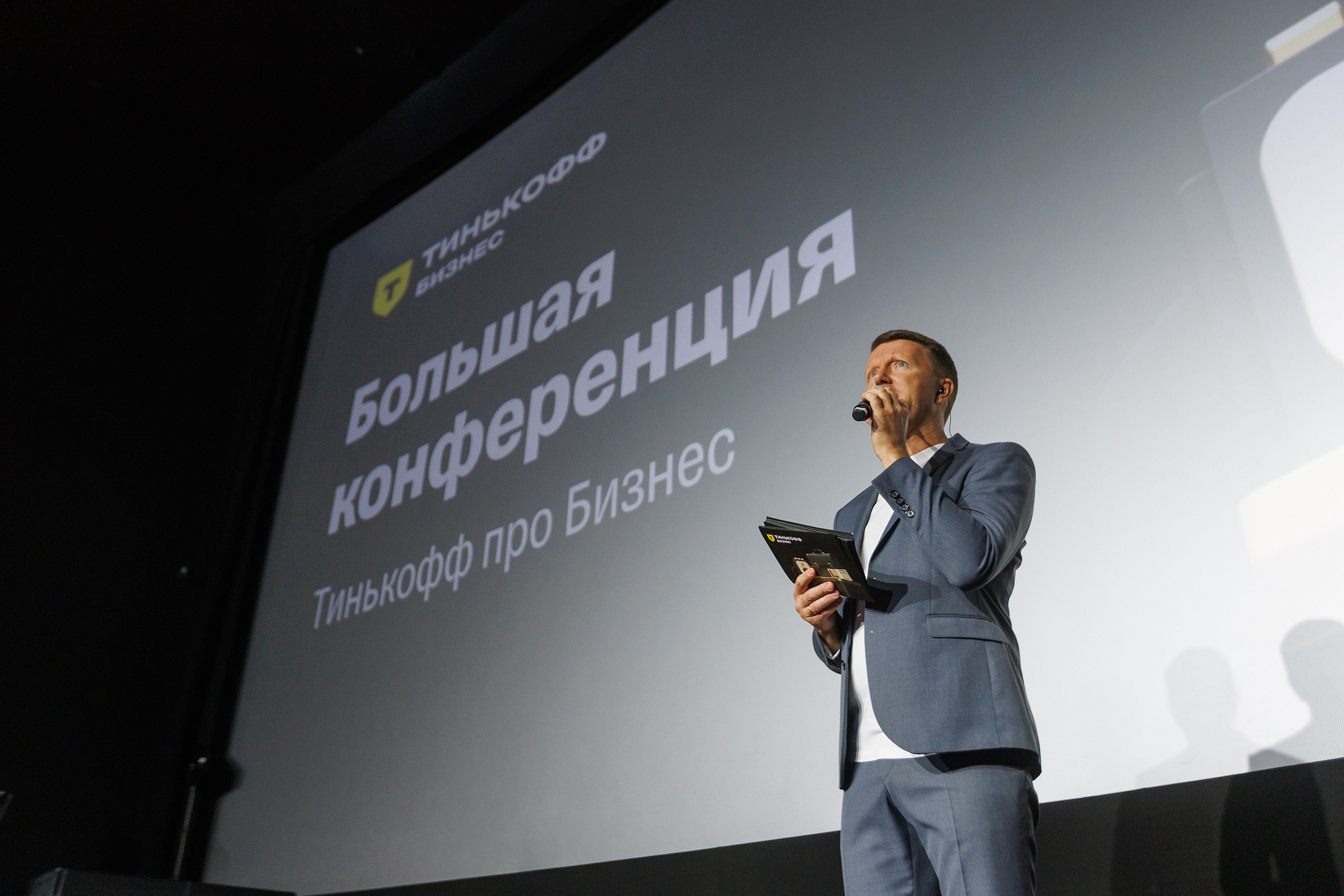 Репортажная фотосъемка мероприятия. Профессиональный фотограф в Новосибирске