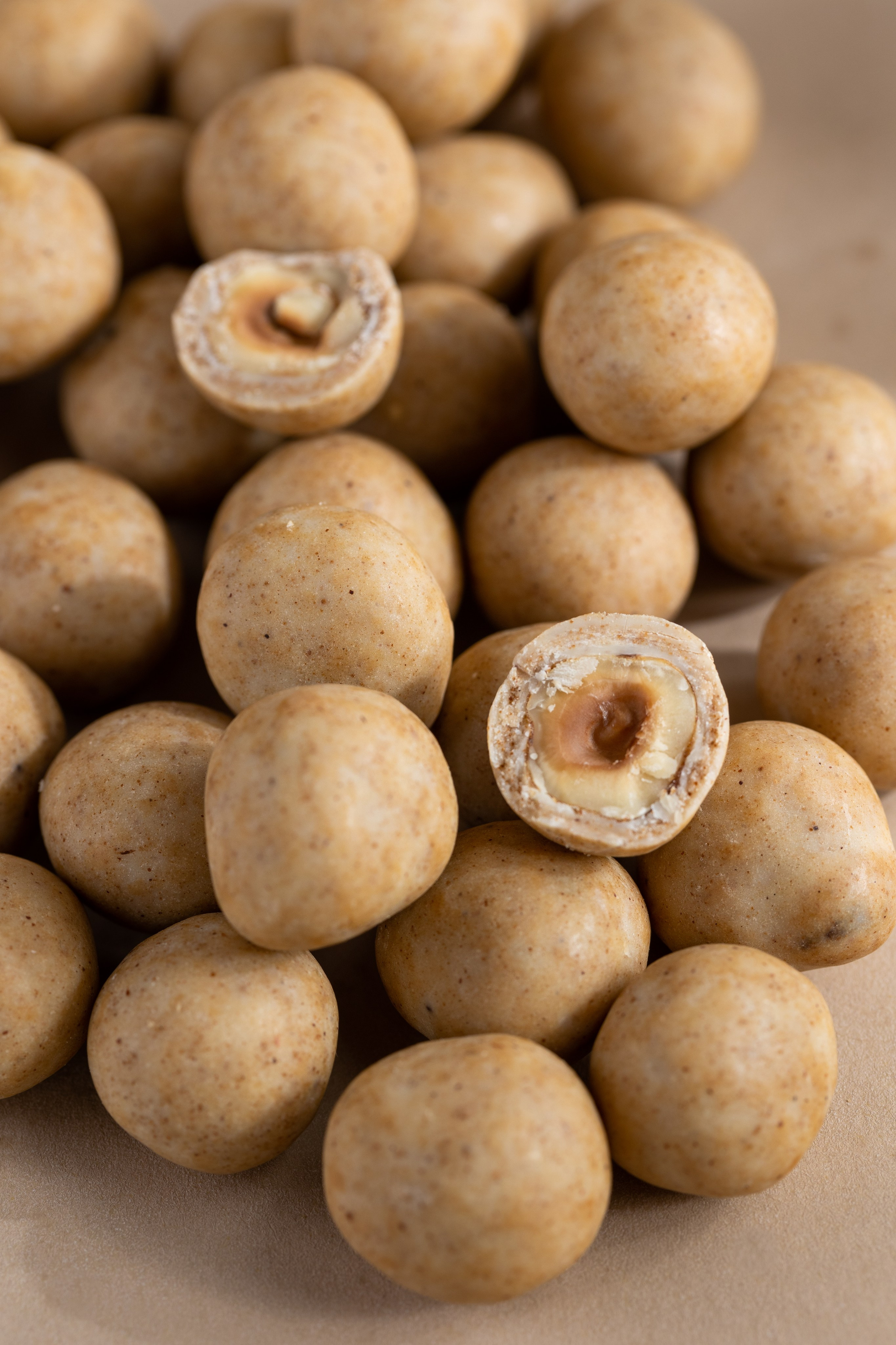 Карточки товара для маркетплейса «Ореховые драже». Ольга Панкова предметный и фуд-фотограф в Краснодаре