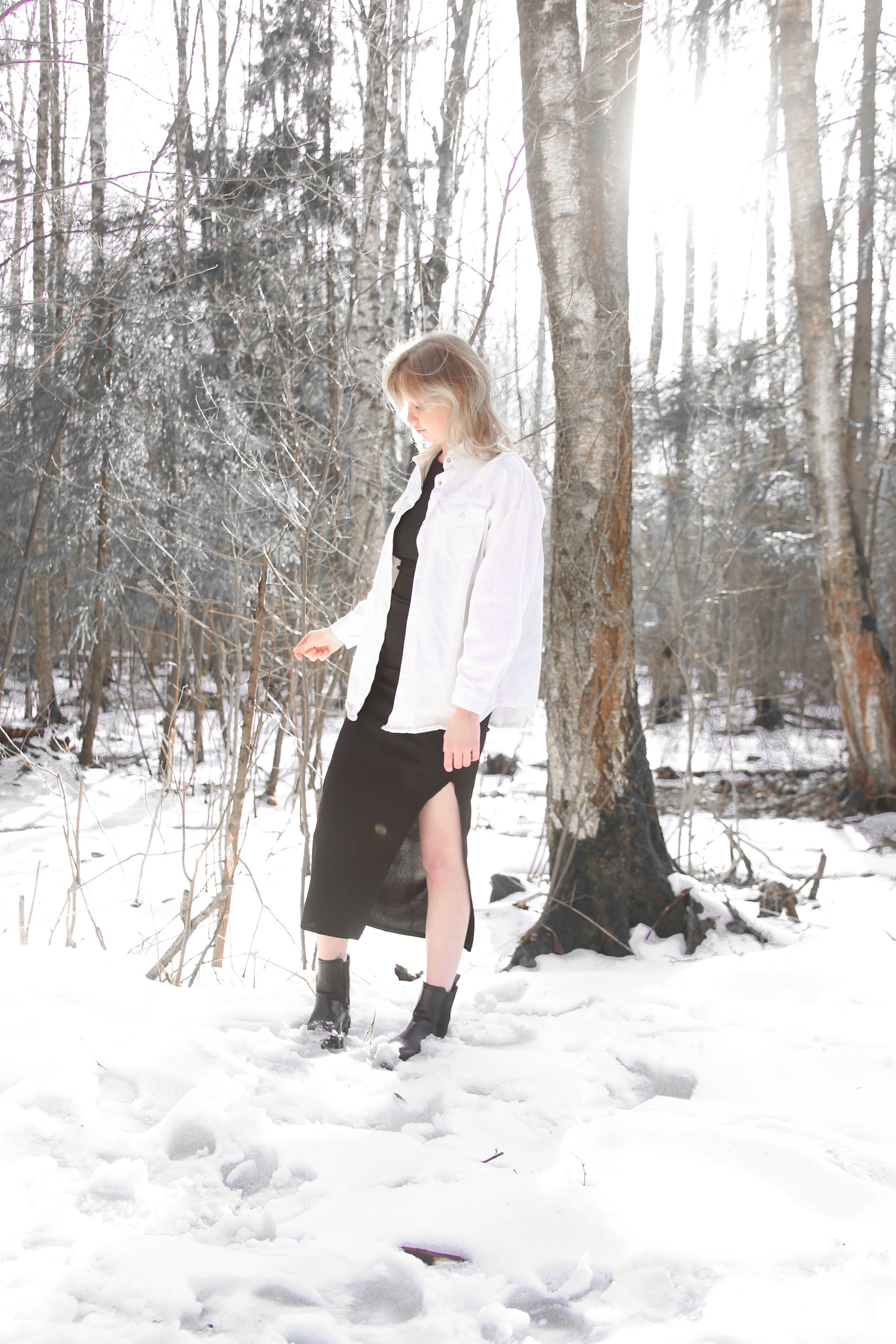 Диана на снегу босиком. Фотограф Пермь. Фотосессия в фотостудии Перми и на свежем воздухе