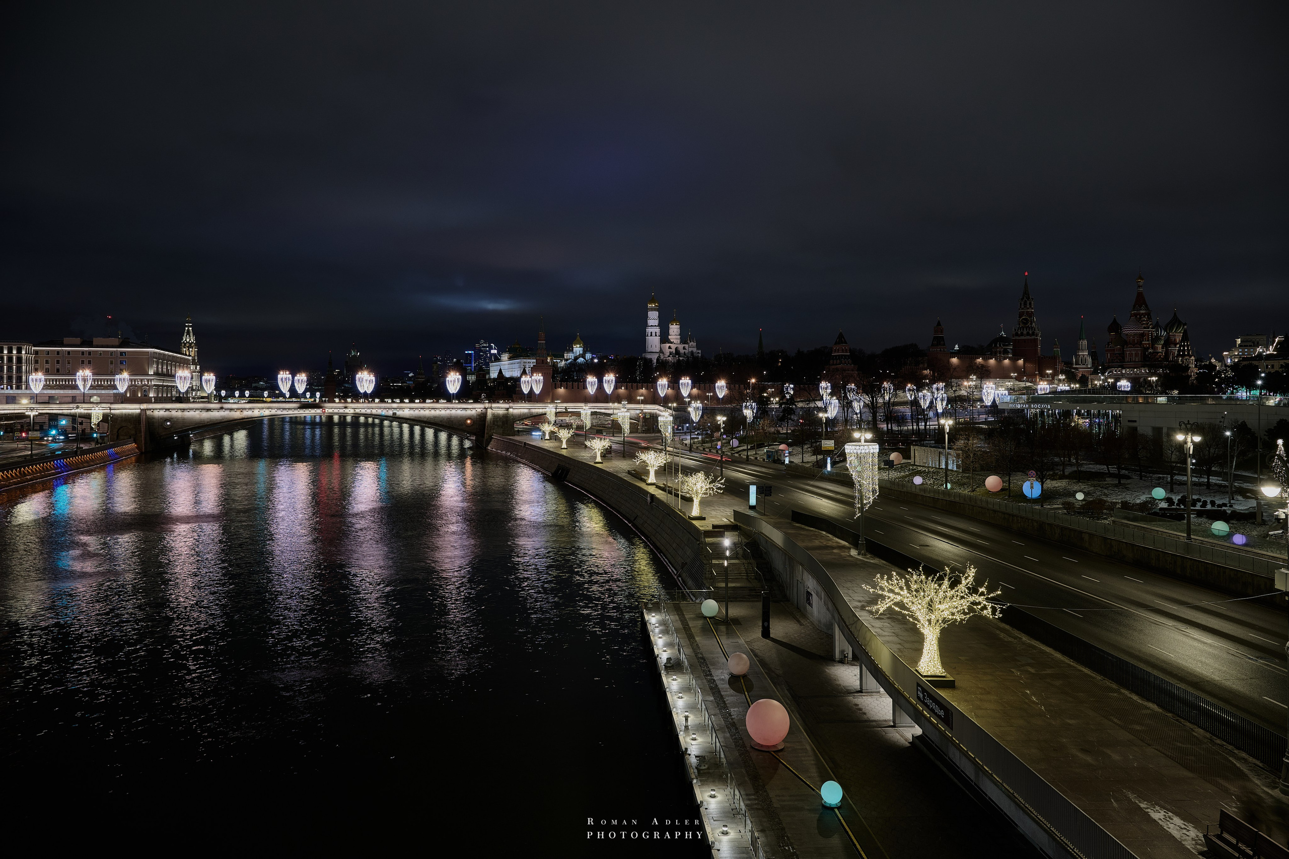 Новогодняя ночная Москва 2025. Фотограф Роман Адлер