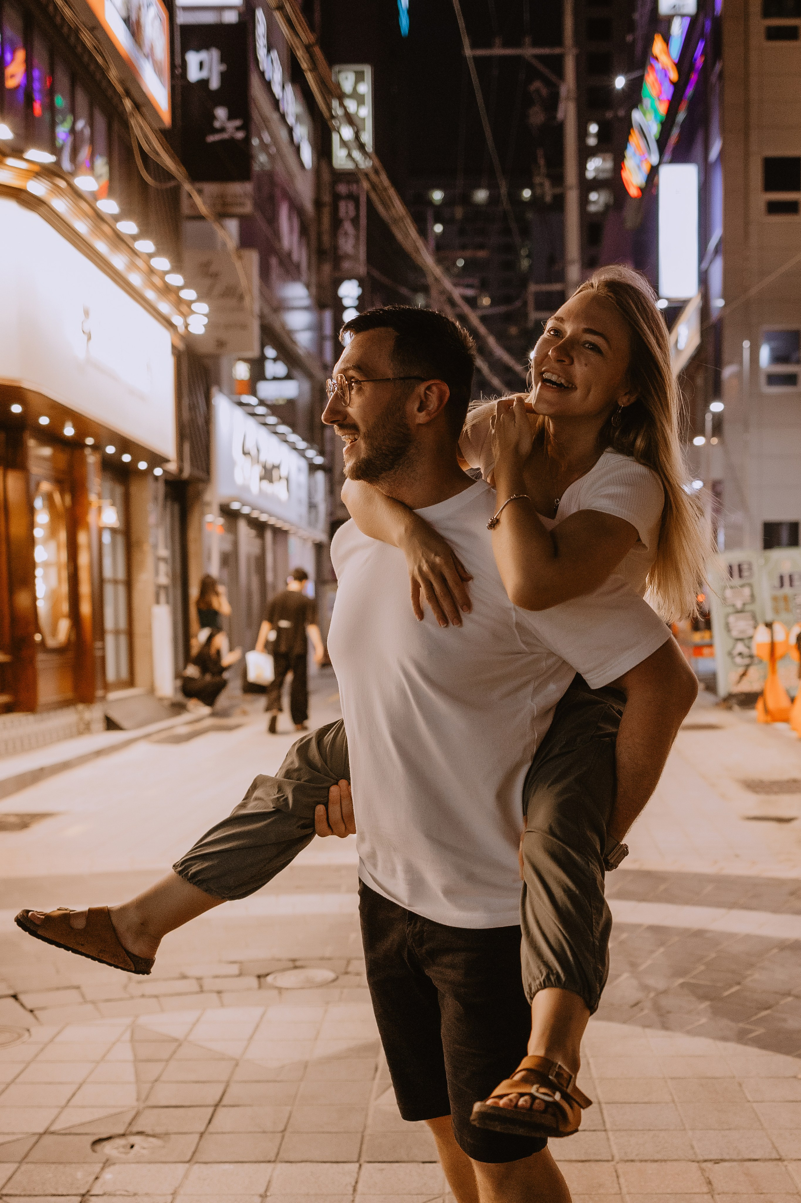 Вечерняя прогулка в городе Пусан. ВАШ ФОТОГРАФ В ПУСАНЕ (Южная Корея) Александра Ануфрий