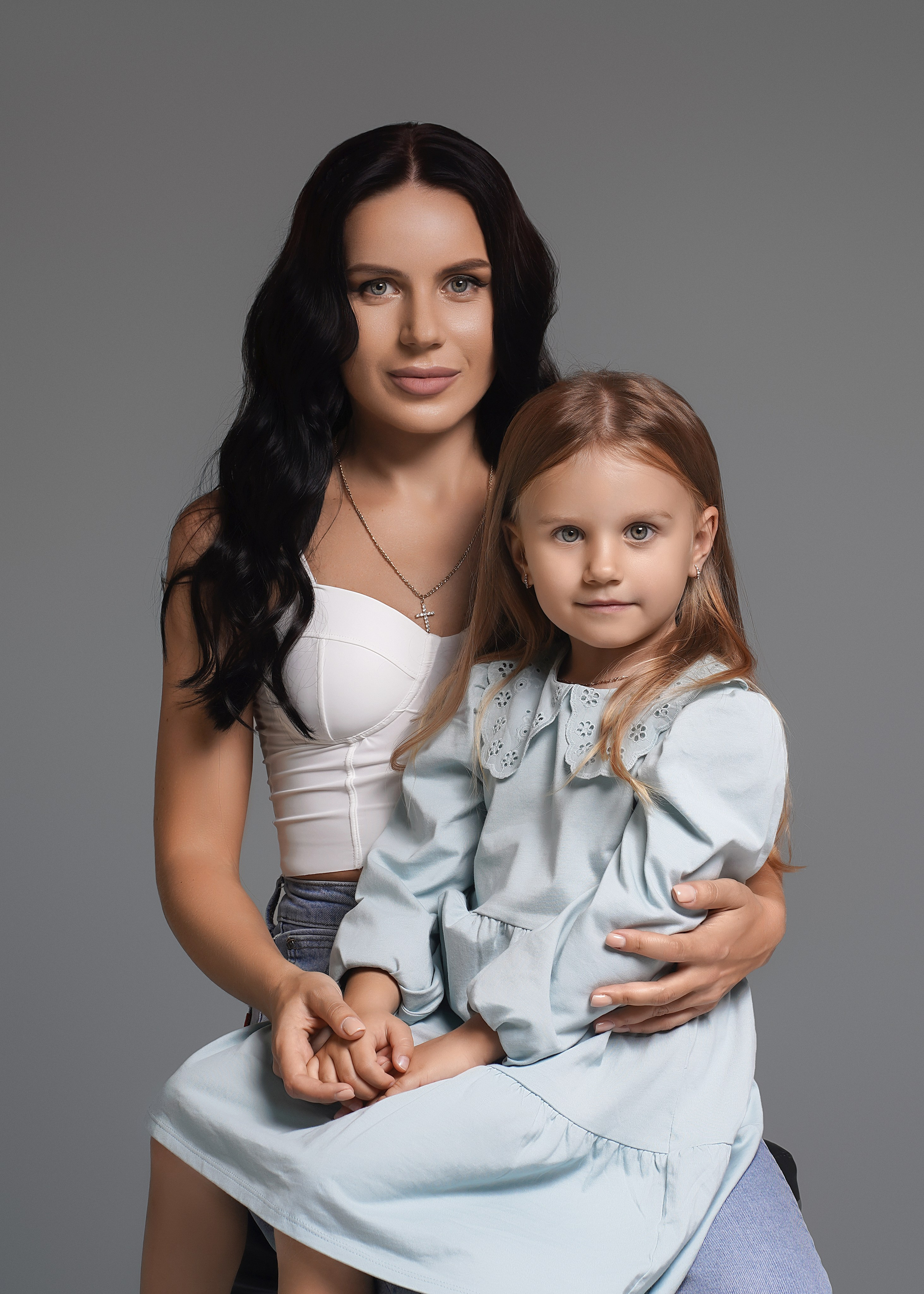 Алина и Ева. Главная