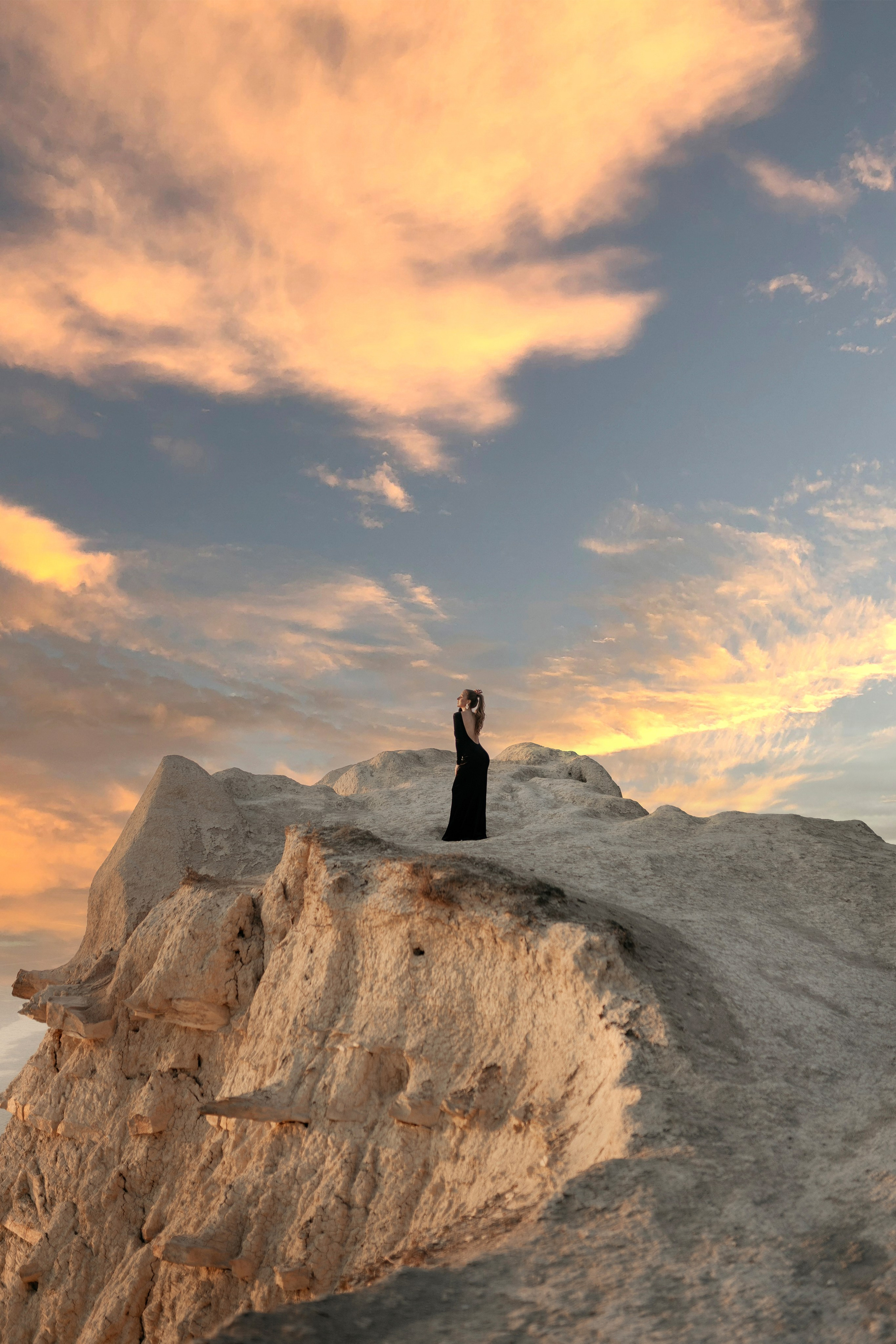 Позирование на камнях: фотосессия в Анапе