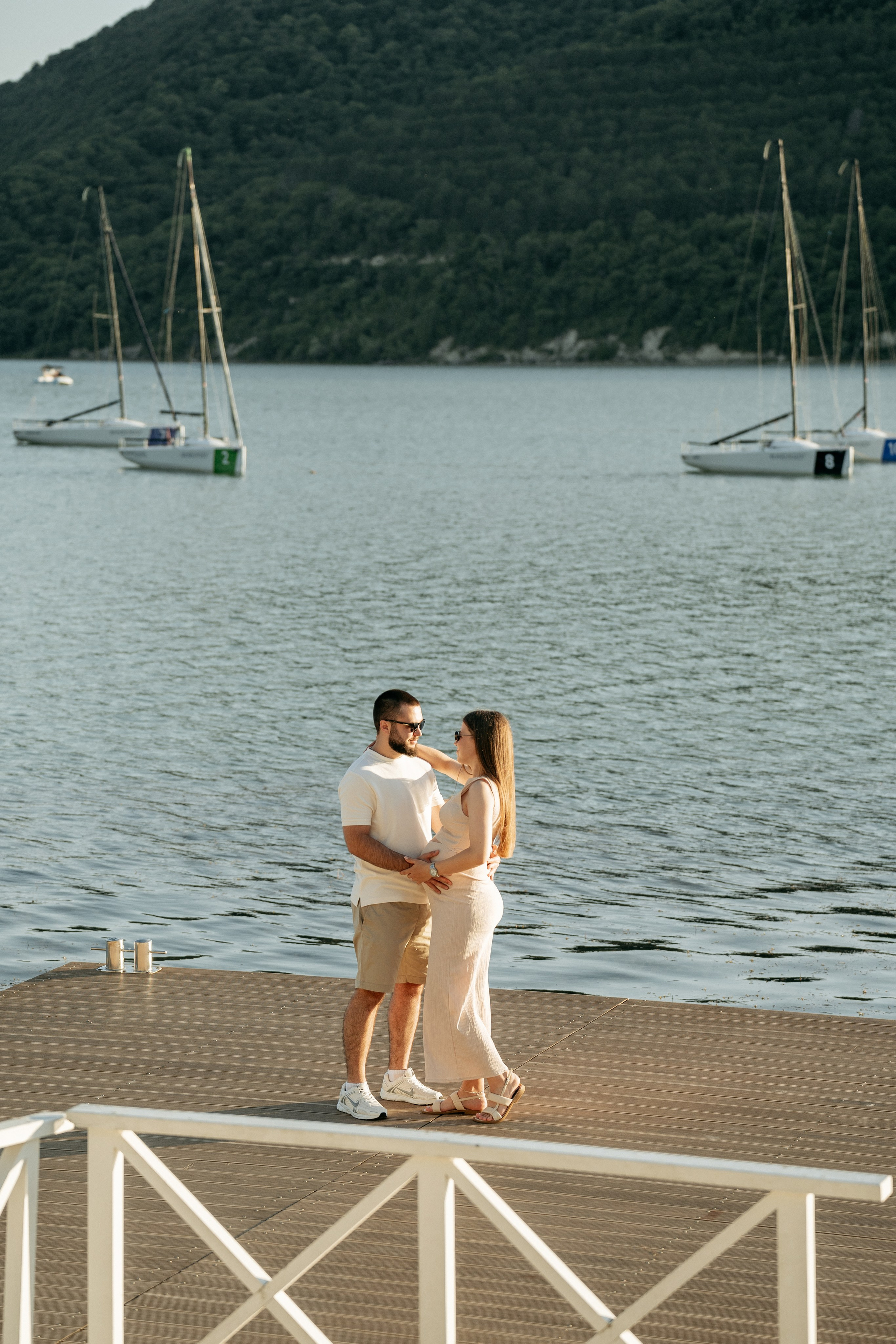 Атмосферные фото пары в Абрау-Дюрсо – профессиональный взгляд на любовь