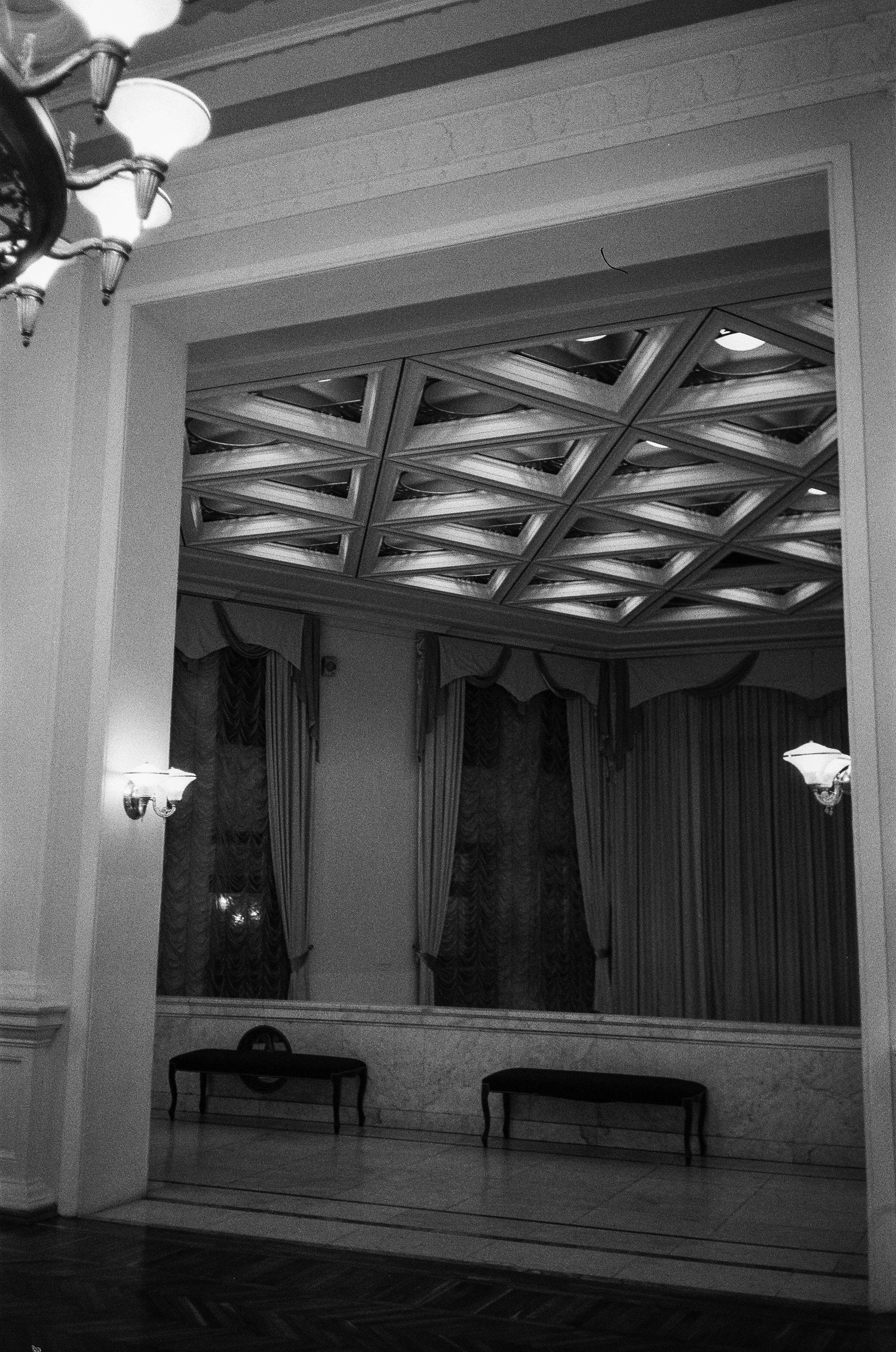 Chinon Auto 3001 / Ilford Pan 400 / Театр Моссовета, Театр Российской