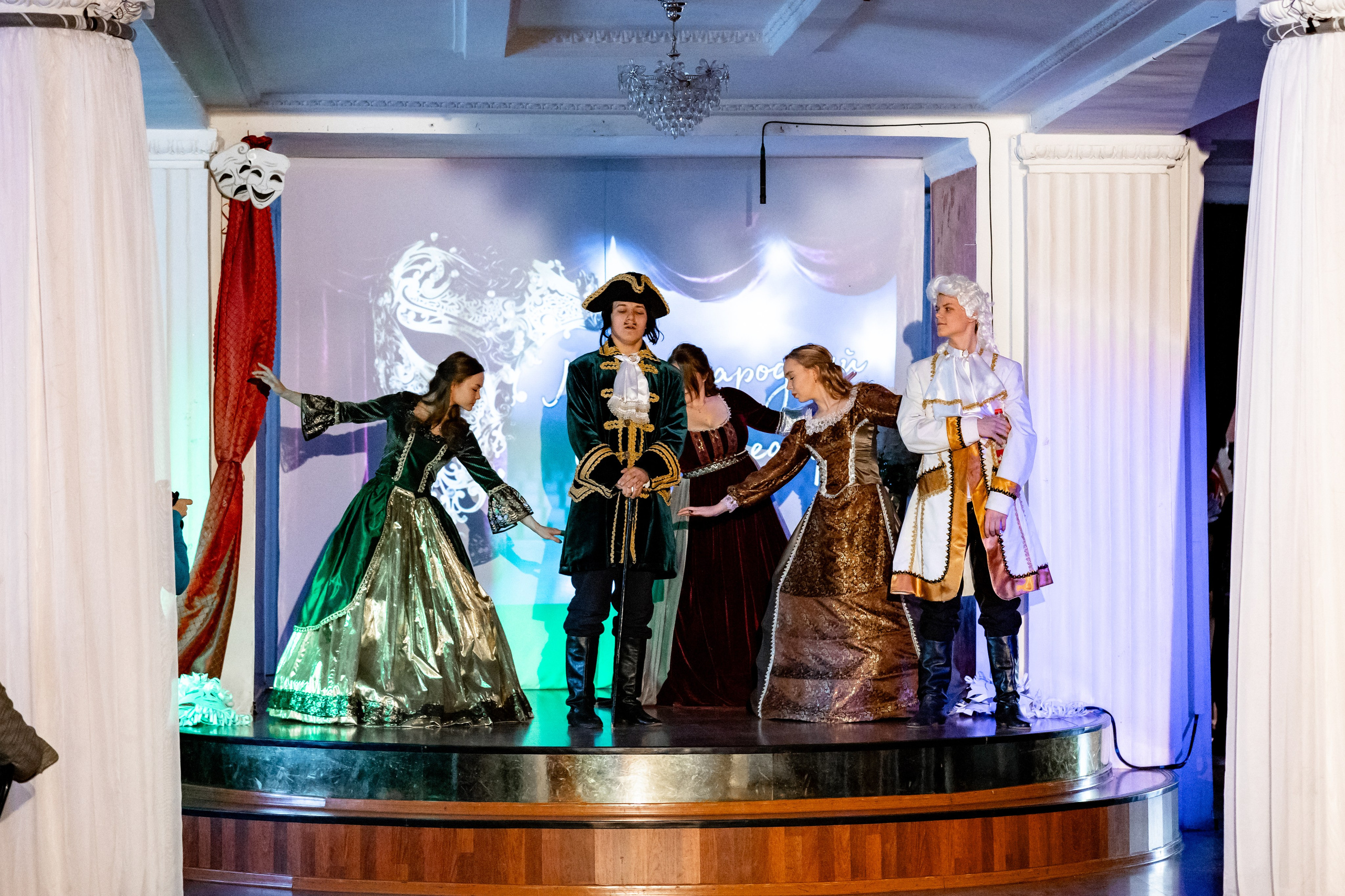 «Свеча» приглашает в театральную гостиную. Свадебный и семейный фотограф в г. Волхов Алексей Кочерыжкин