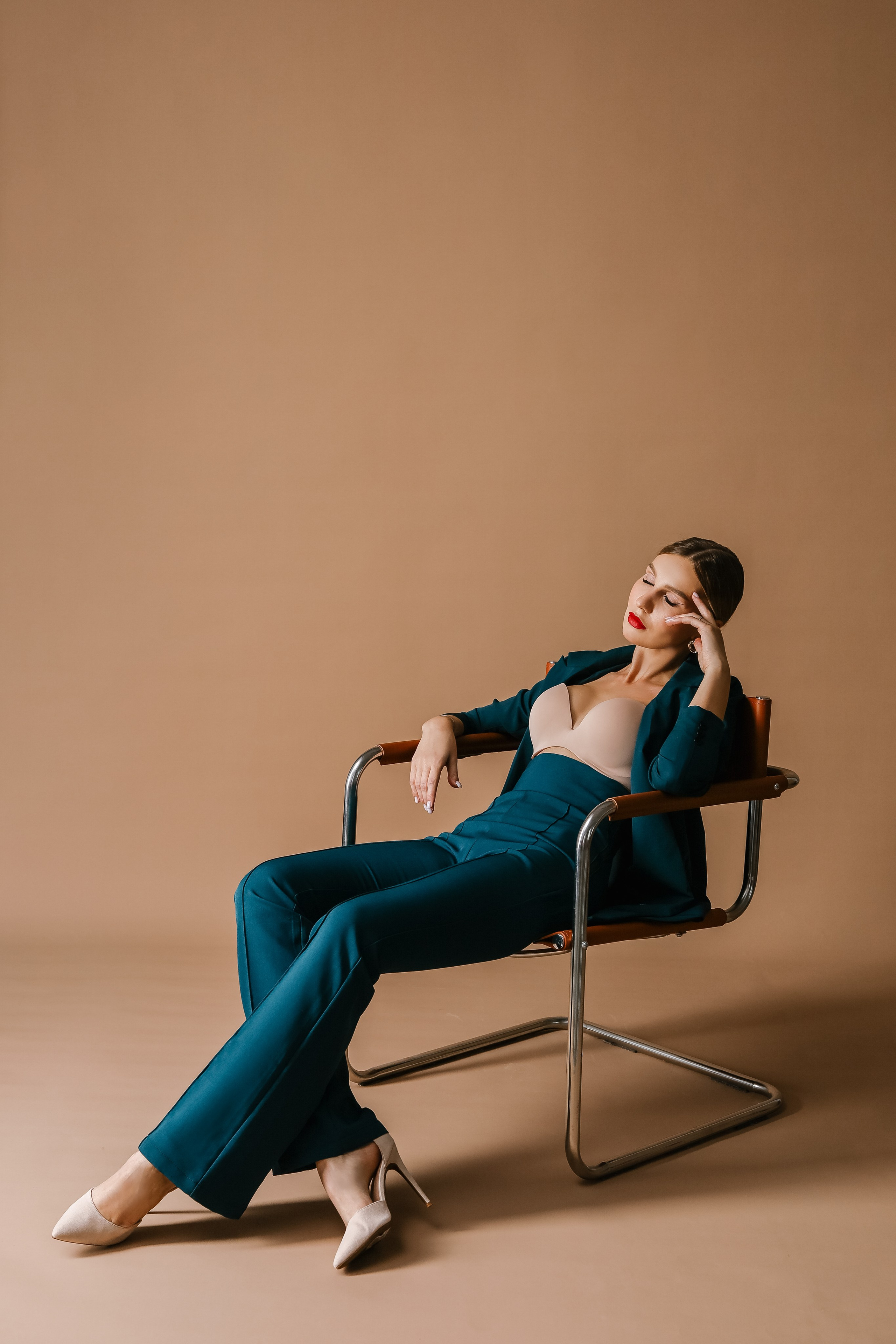 Контент для мастера лазерной эпиляции Кристины. Фотопродакшн продающего контента