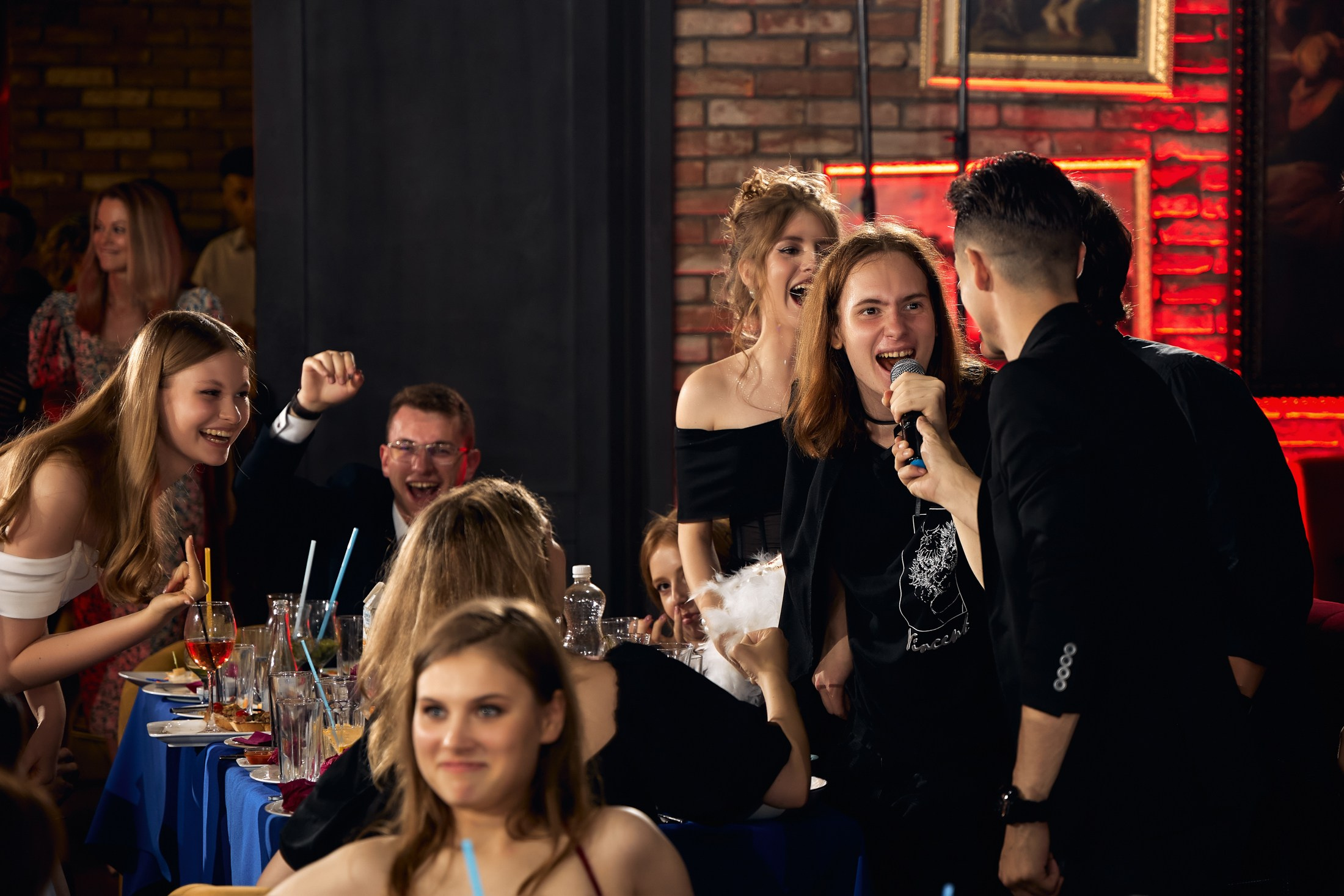 Фотограф на выпускной. Свадебный репортажный и фуд фотограф в Барнауле Гайфулин Виталий