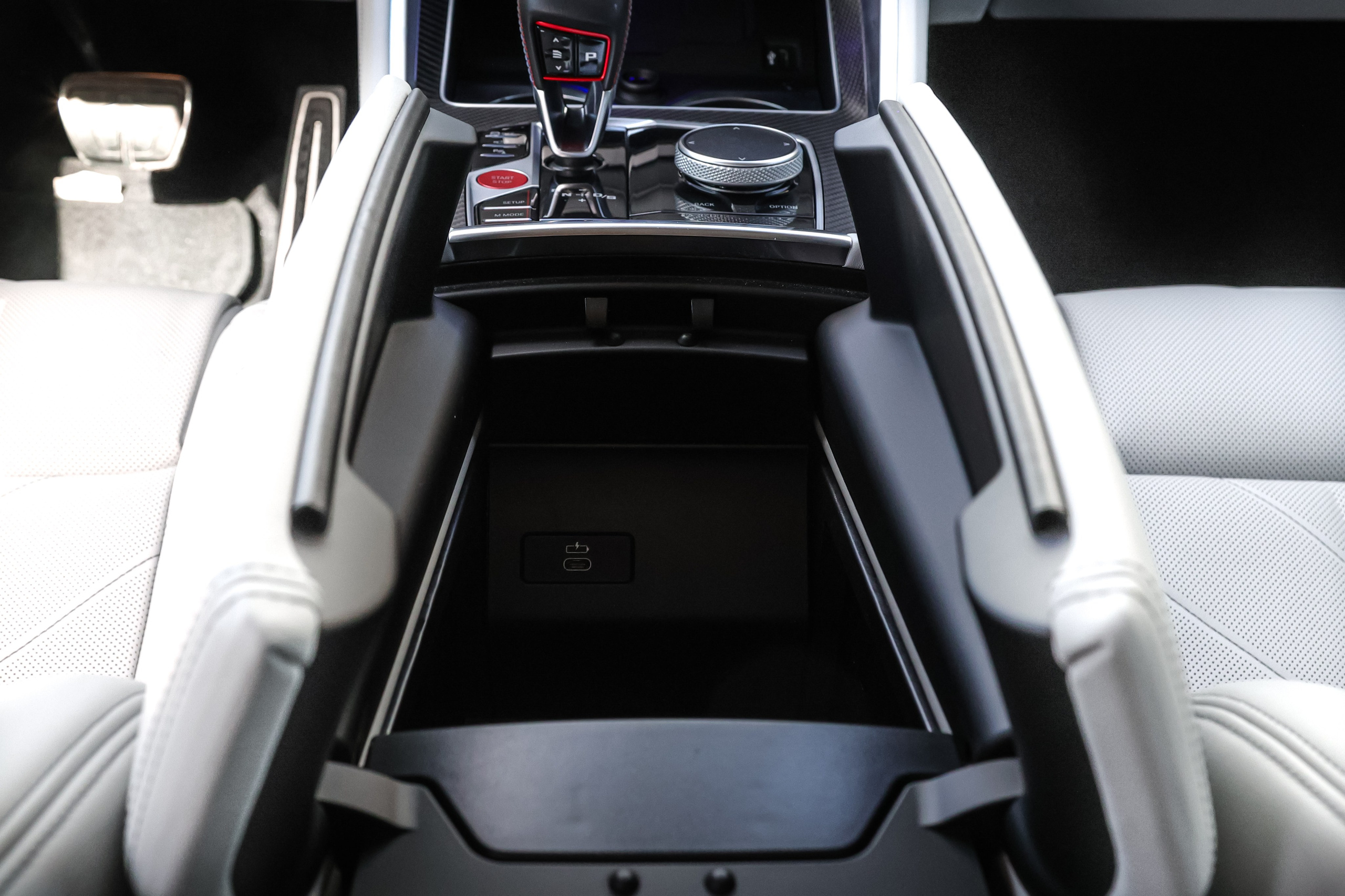 2024 BMW XM. Mixturecaptures