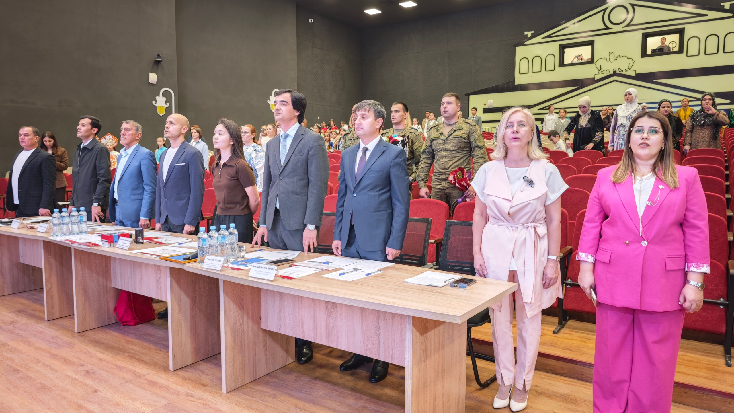 1 ноября 2025 г, г. Бохтар, Таджикистан. Золотое яблочко