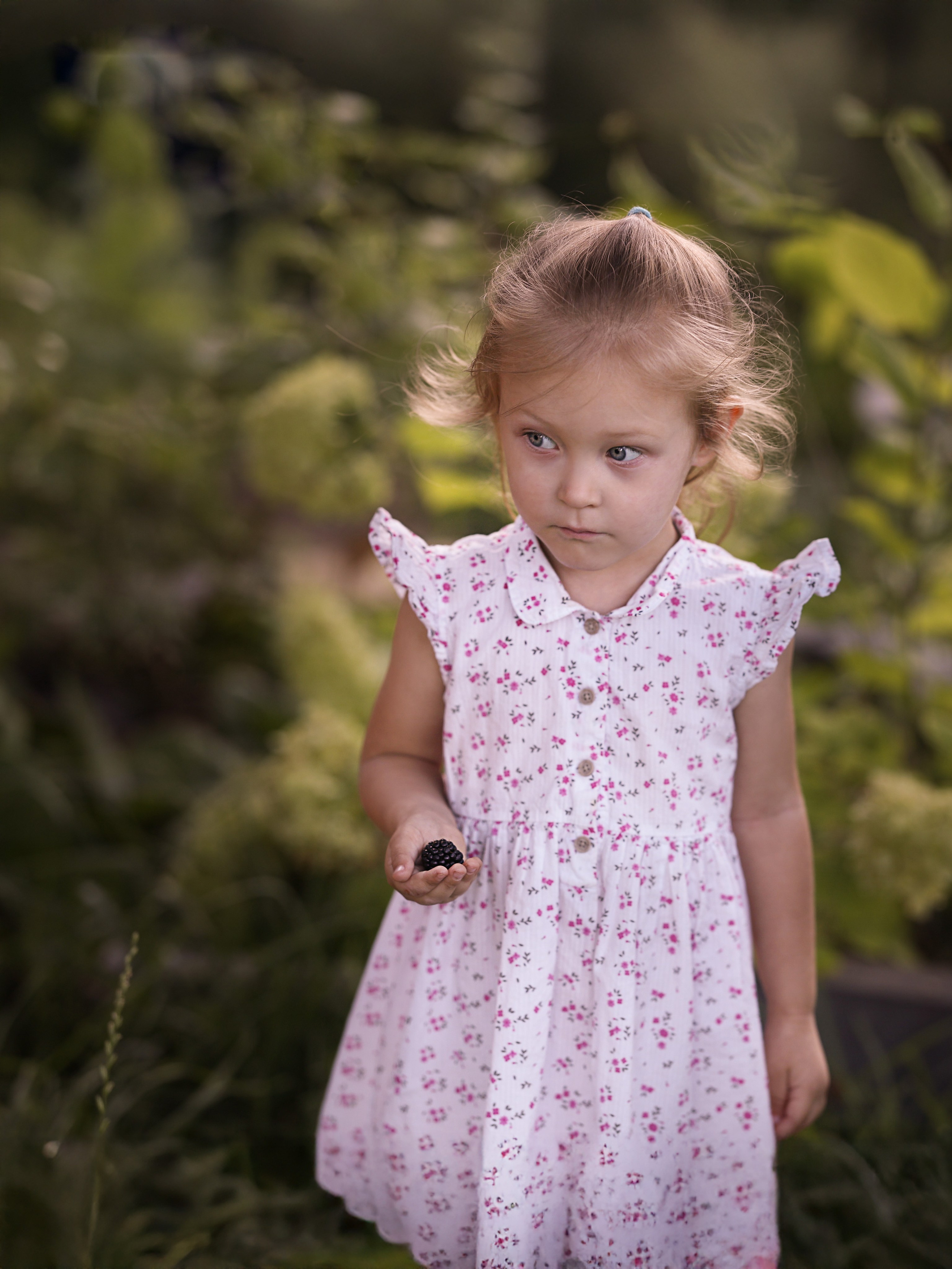 Приключения на даче маленькой Даши. Женский и детский фотограф в Саратове Ольга Зиброва