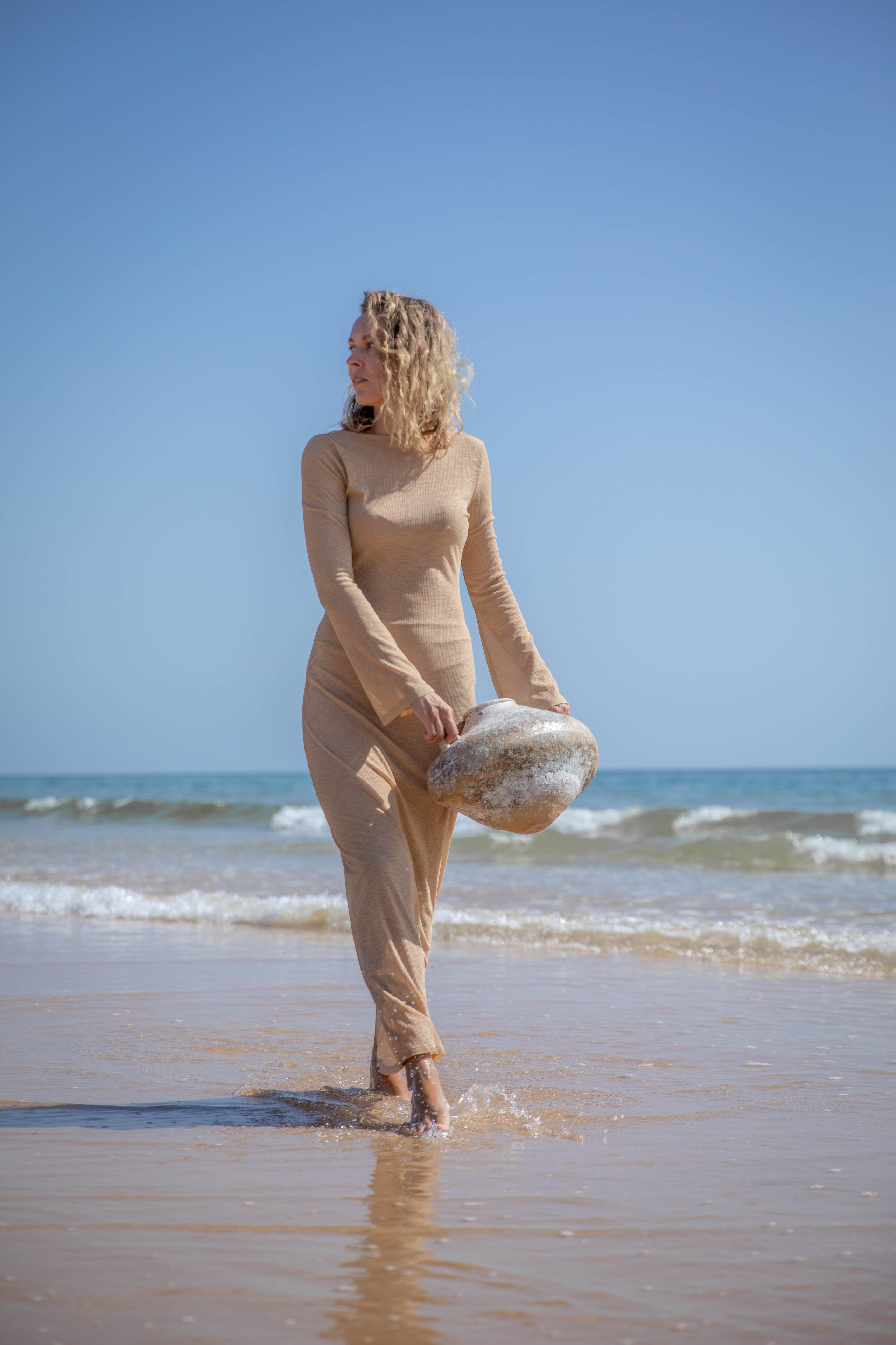 VAVA × Oksana Lomnova — A Creative Collaboration by the Ocean. Professional Photographer in Portugal. Oksana Lomnova