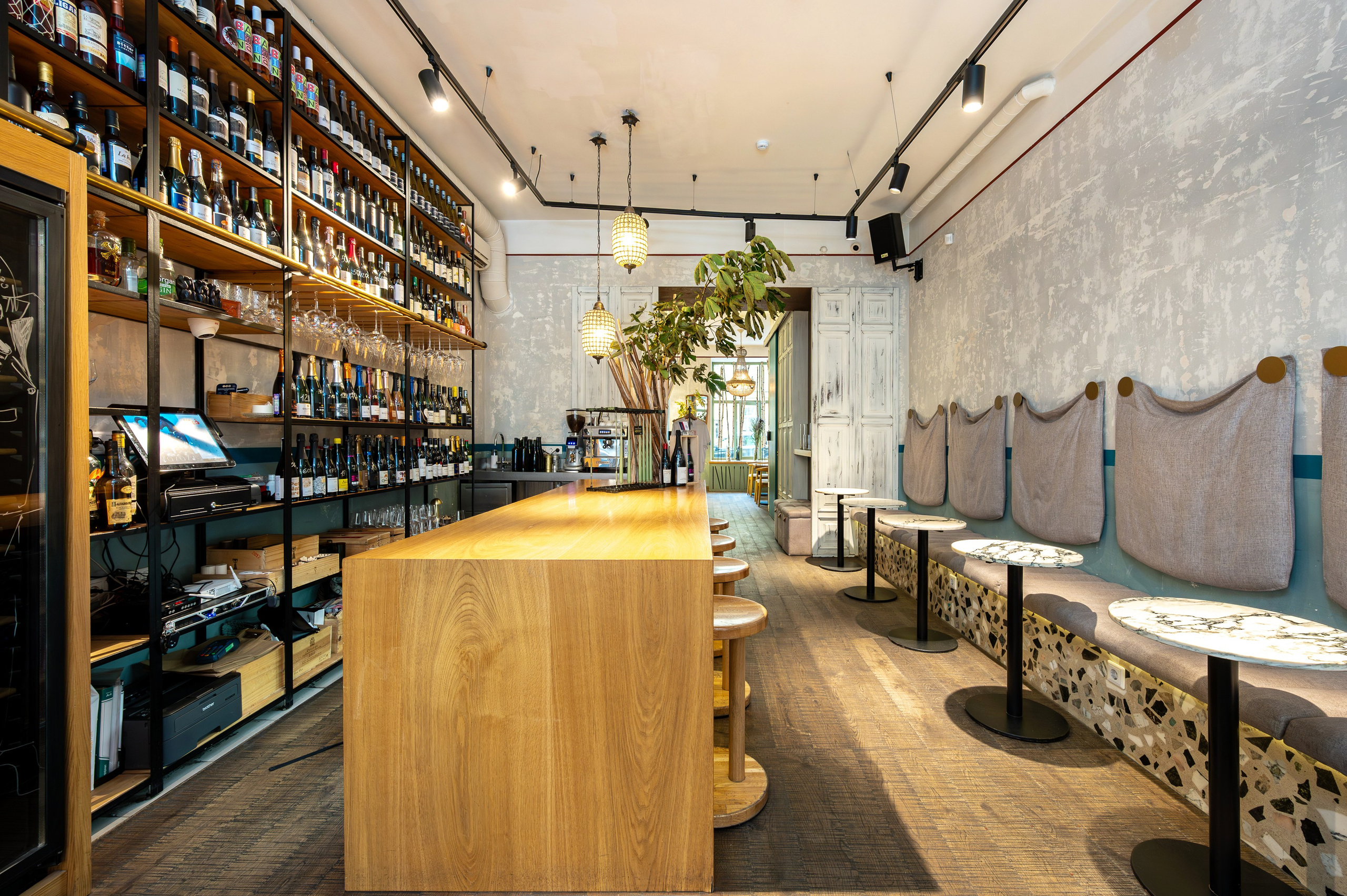 Винный бар ZAZAZU. Интерьерный фотограф. Фото- видеосъемка недвижимости Санкт-Петербург