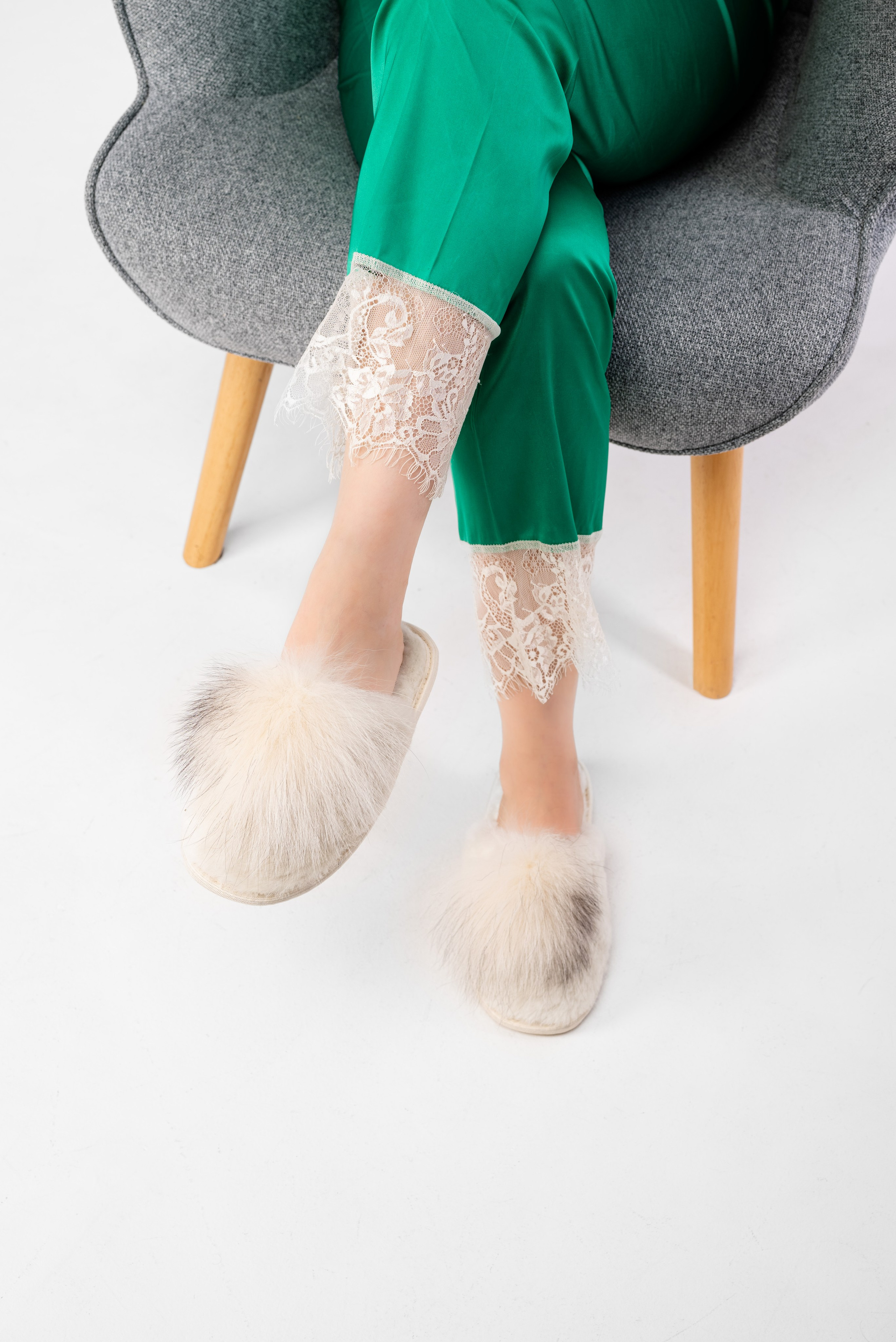 Тапочки и чуни. Предметный фотограф, фото для маркетплейсов Пятигорск, КМВ