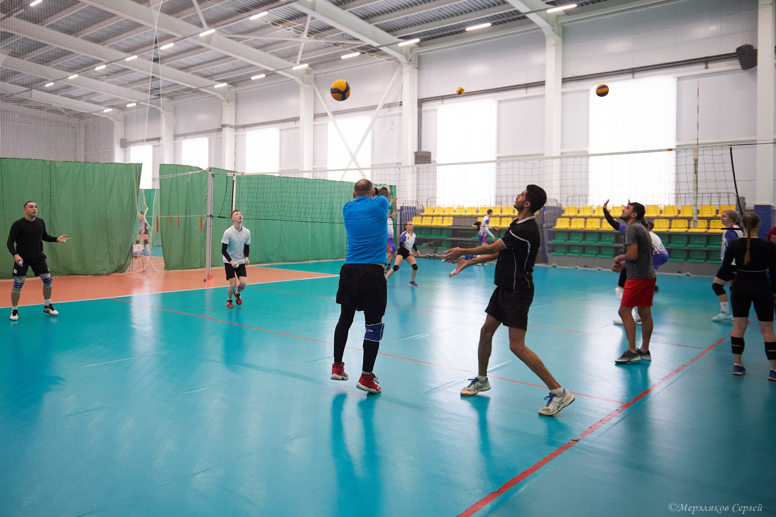 Новогодний волейбольный турнир. Ижевск. 16.12.23. Спортивный репортажный фотограф в Ижевске Сергей Мерзляков