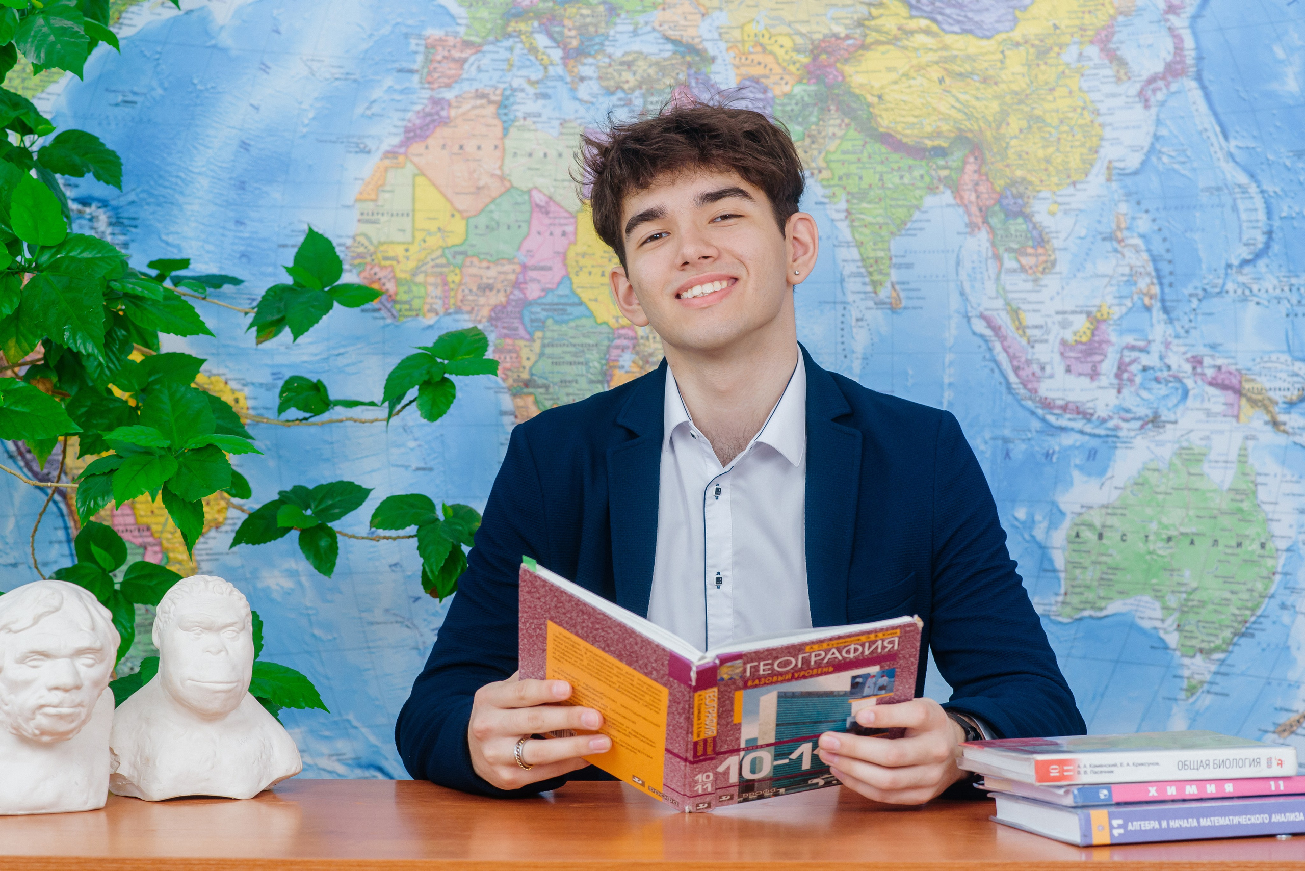 На фоне карты. Семейный фотограф в Барнауле