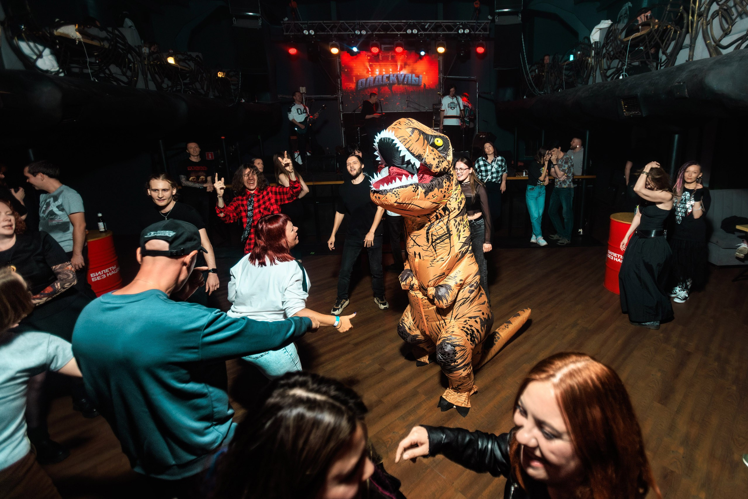 30.08.25 Олдскулы. Репортажный фотограф Екатеринбург | Яркий, качественный репортаж | Концерты, клубы, репортаж, праздники, корпоративы