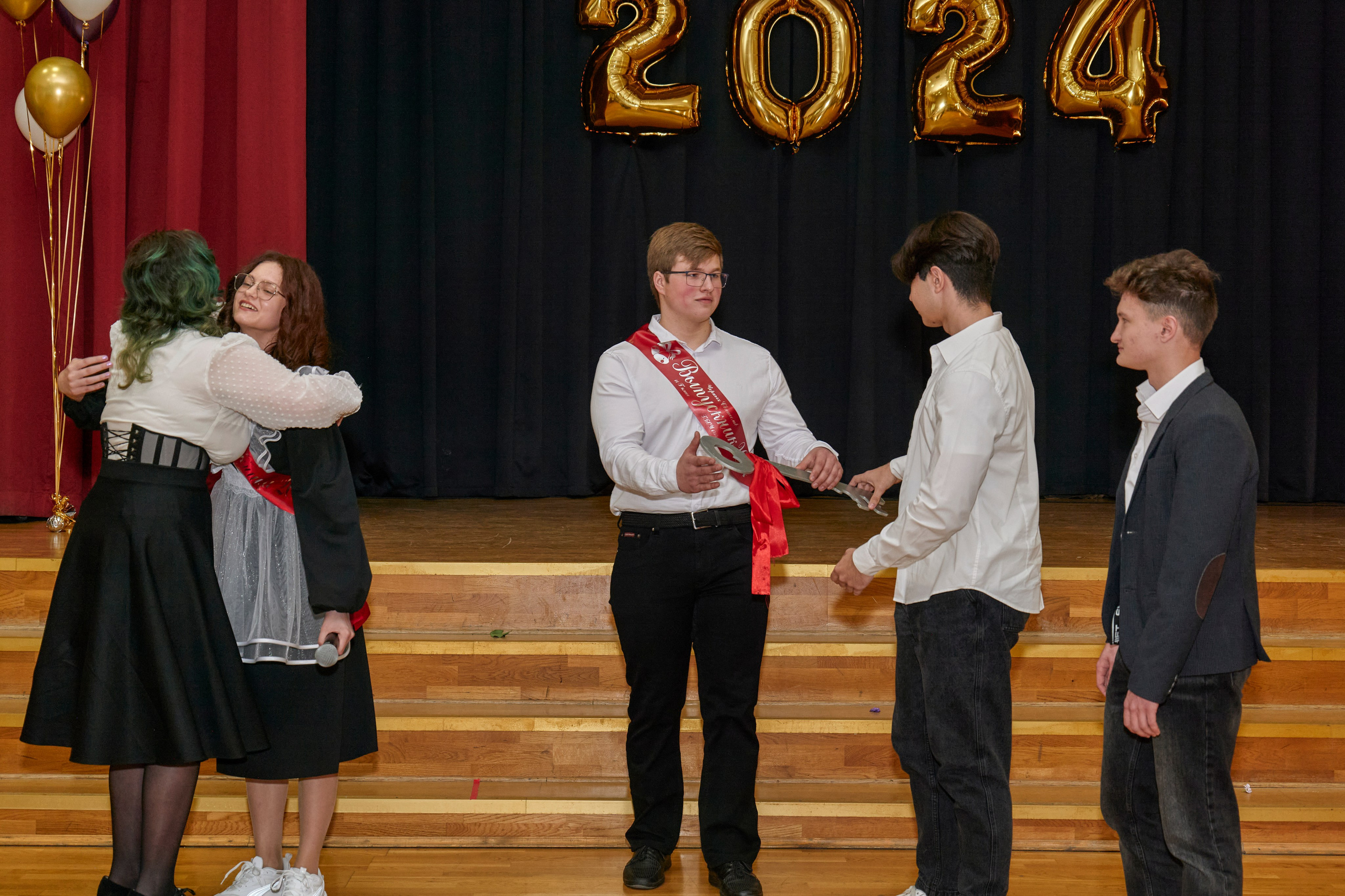 Последний звонок школа 1413. Детский и семейный фотограф г. Москва Оксана Катаджи