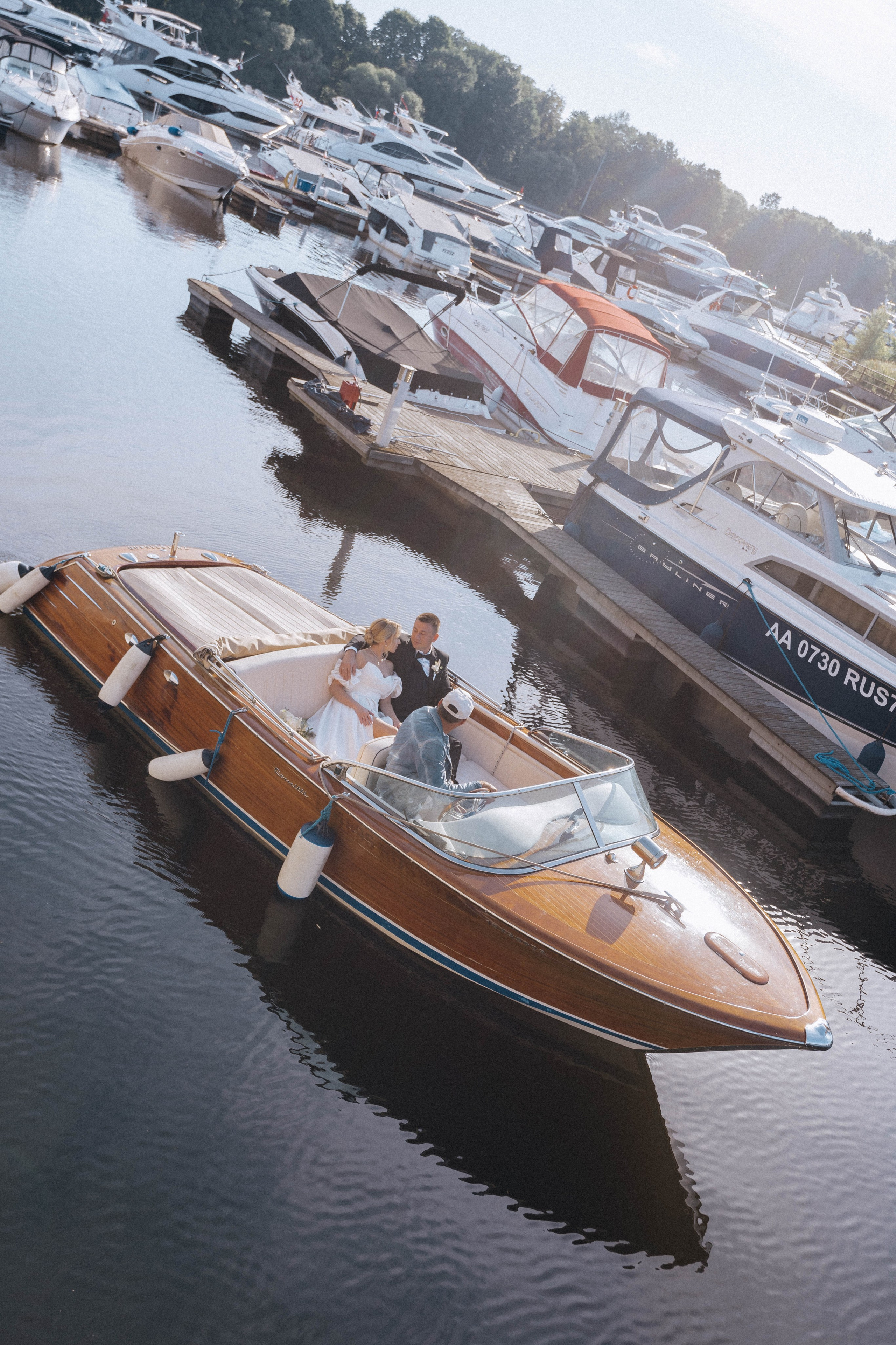 СВАДЕНБНАЯ СЬЕМКА НА КАТЕРЕ ПО КАНАЛАМ САНКТ-ПЕТЕРБУРГА И В АКВАТОРИИ НЕВЫ. Профессиональный фотограф, Санкт-Петербург — Виктория Богомолова