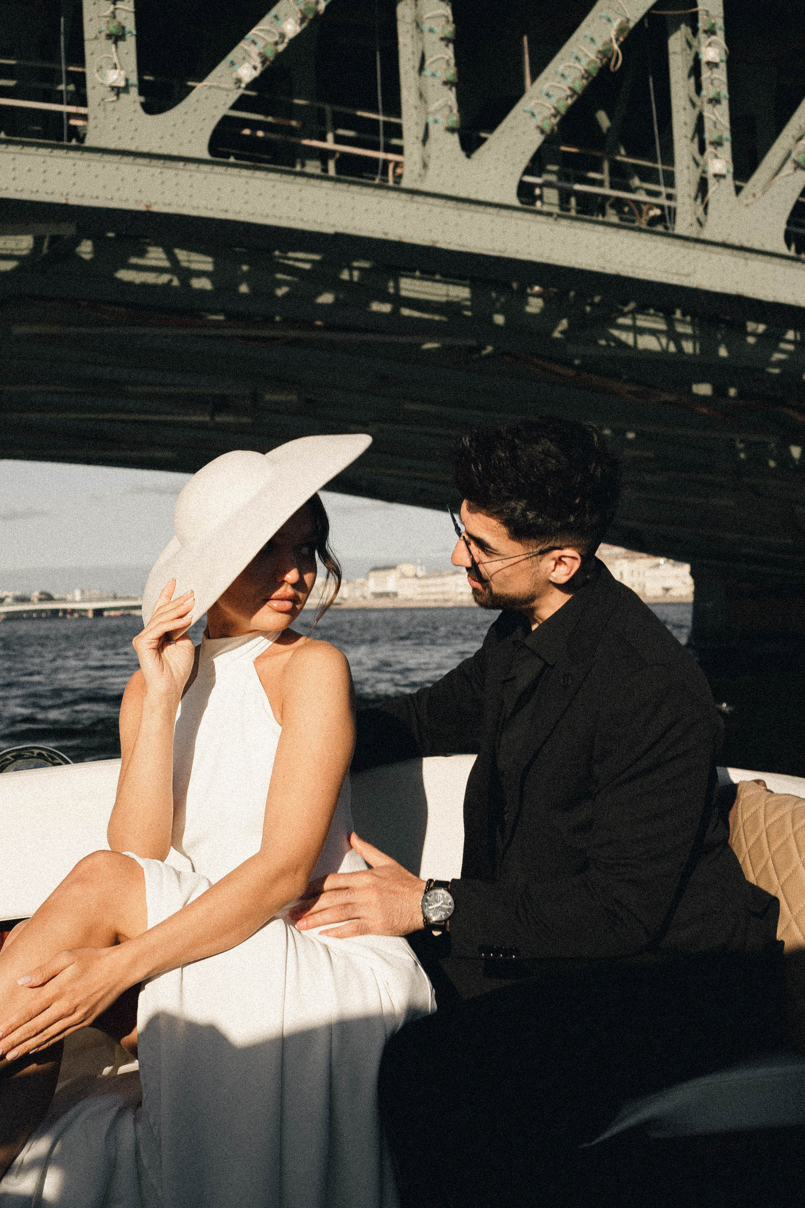 СВАДЕНБНАЯ СЬЕМКА НА КАТЕРЕ ПО КАНАЛАМ САНКТ-ПЕТЕРБУРГА И В АКВАТОРИИ НЕВЫ. Профессиональный фотограф, Санкт-Петербург — Виктория Богомолова