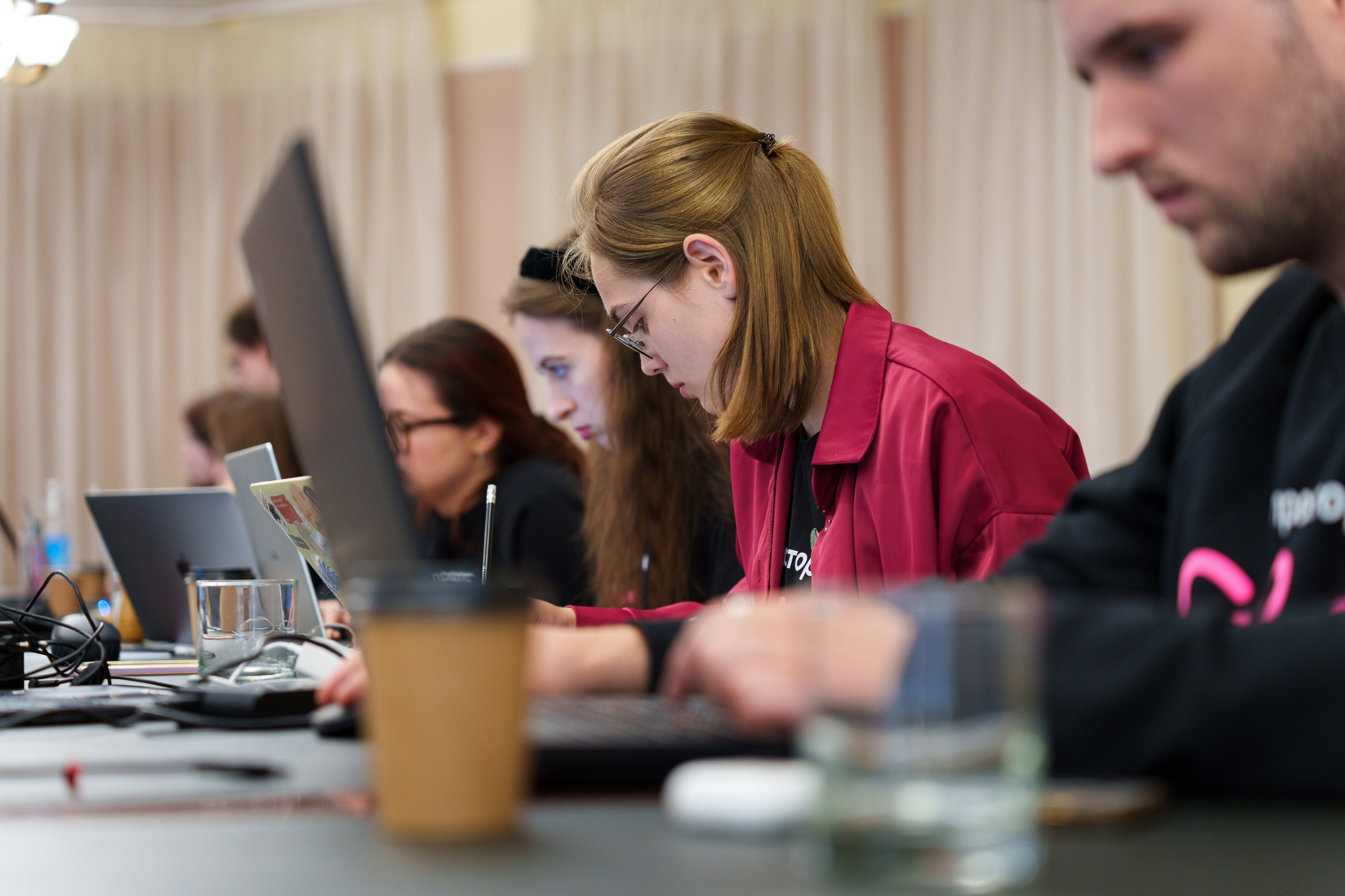 Альбом-портфолио репортажных снимков. Фотограф Ди Садчиков