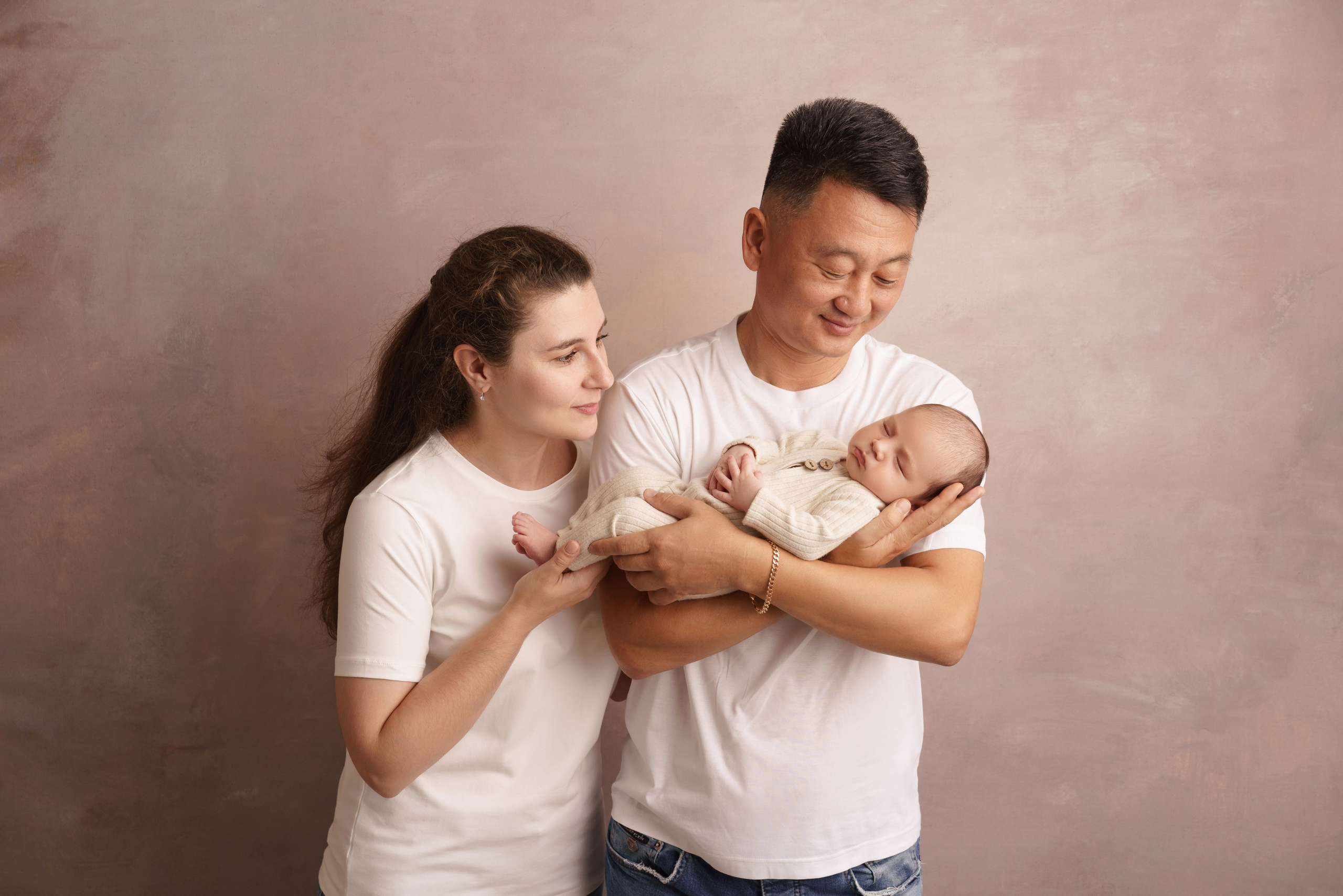 Семейные фотосессии с новорожденными | Трогательные кадры малышей и их близких в Москве и МО. Фотосессия новорожденных в Москве и Московской области | Профессиональный фотограф newborn — Татьяна Иванова