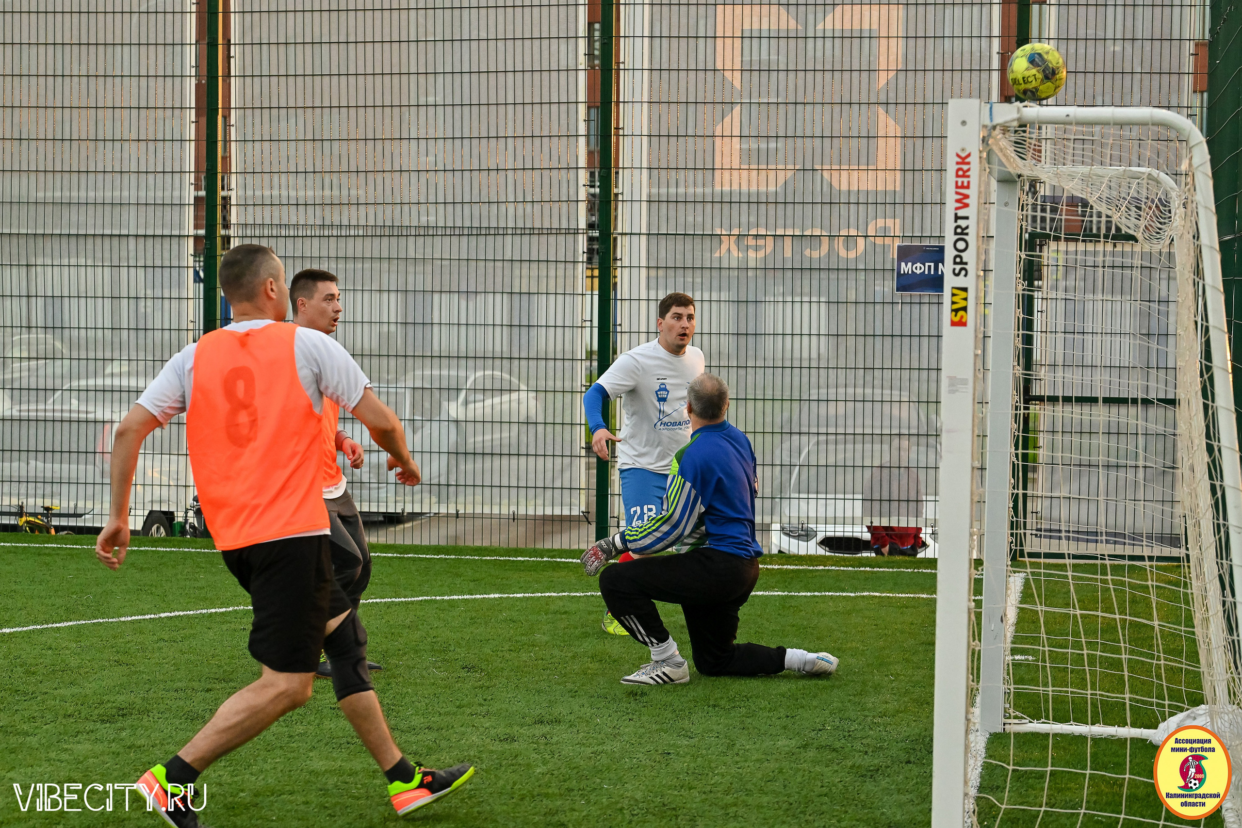 ИГРЫ МИНИ-ФУТБОЛЬНОЙ И КОРПОРАТИВНОЙ ЛИГИ. VIBECITY.RU Вайб Сити Ру Фоторепортажи Фотоотчеты Калининград