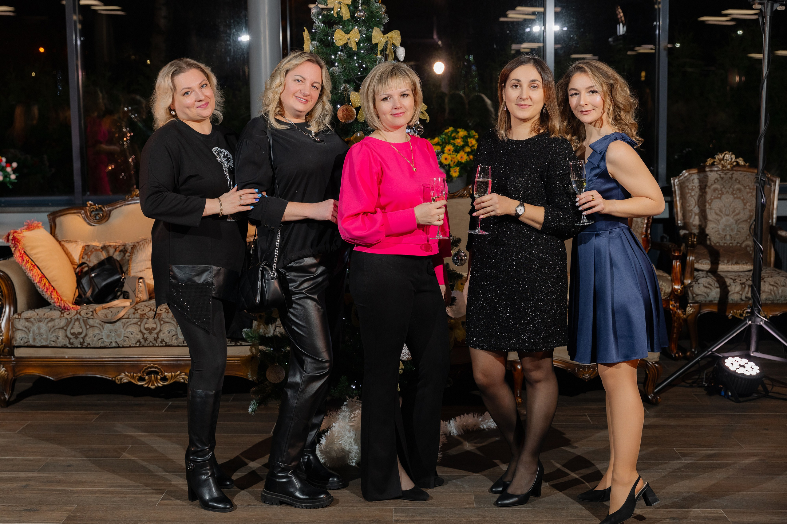 Корпоративная новогодняя фотосъемка для BELARUSBANK в Ресторане «Урарту». Свадебный фотограф в Минске/Беларуси Сергей Спиридонов