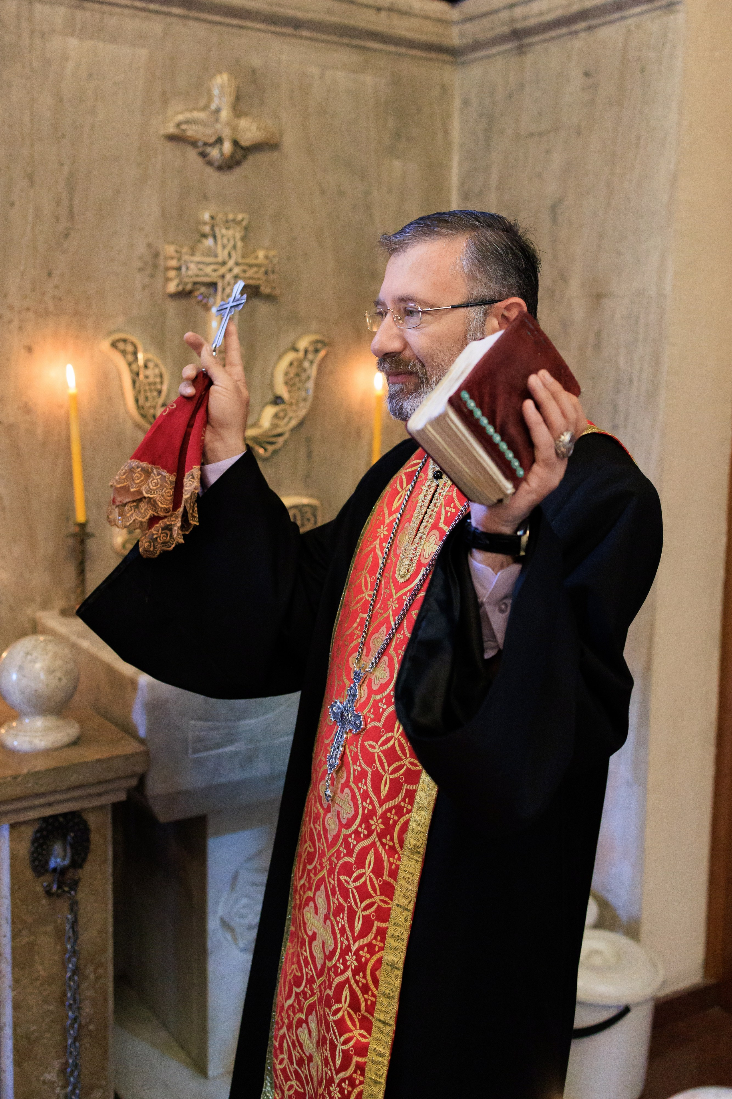Фотосъёмка таинства крещения и крестин в городах Я фотограф снимающий венчания в городах Минеральные Воды, Пятигорск, Кисловодск, Ессентуки,. Репортажный и свадебный фотограф Пятигорск и КМВ