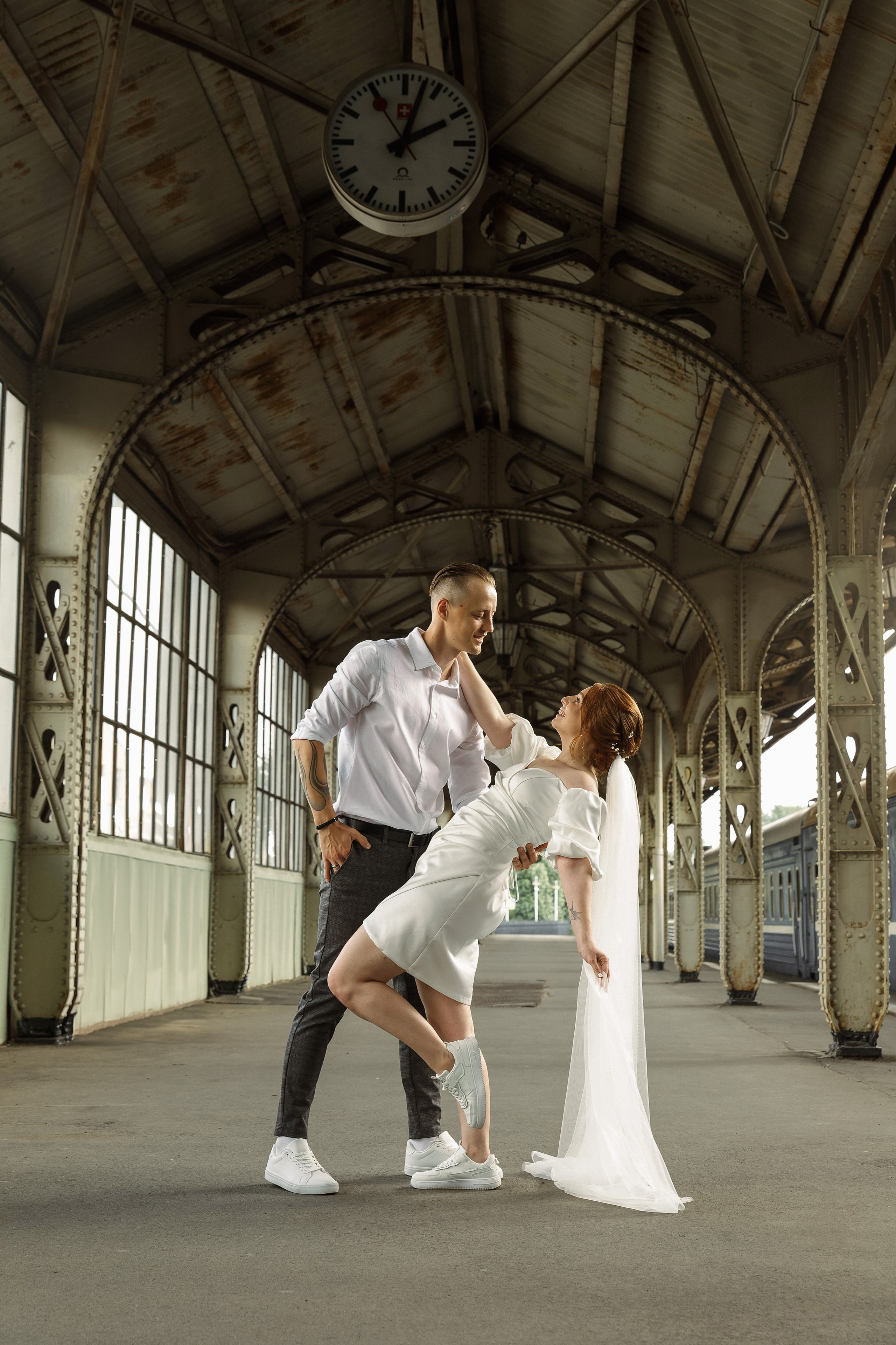 Кристина и Артем — свадебная съемка на Витебском вокзале. Свадебный и портретный фотограф в Санкт-Петербурге Анна Демьянова
