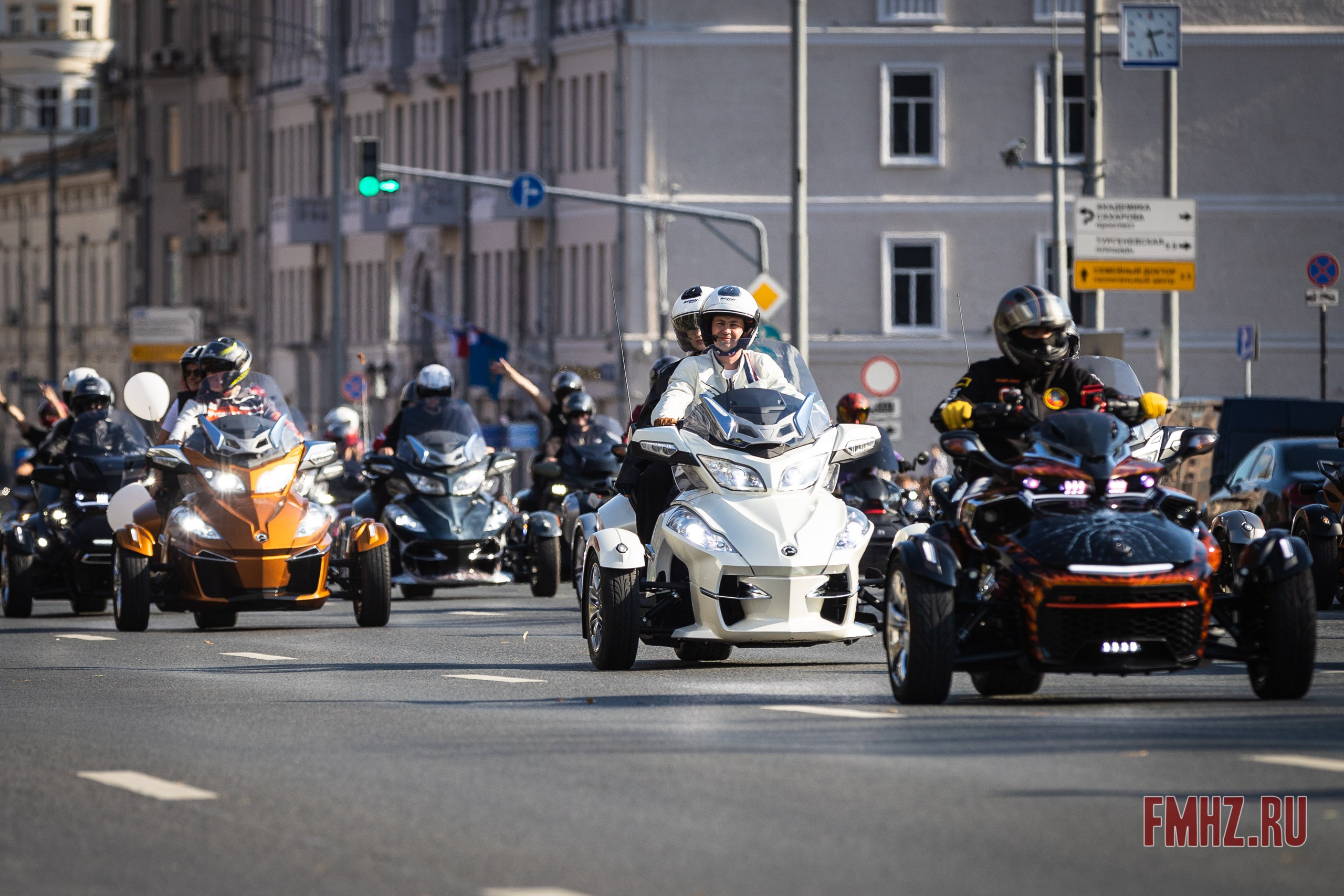 Закрытие Мотосезона 2023 на проспекте Академика Сахарова. Фотограф Владимир Охрименко