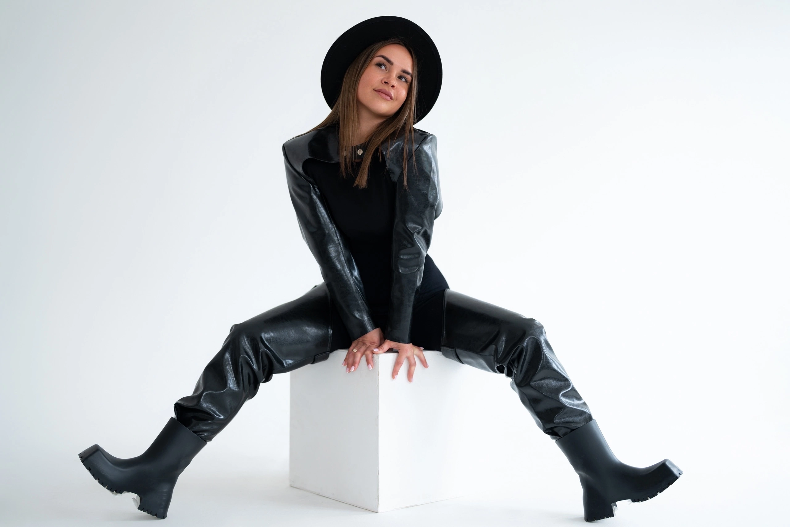 На однотонном фоне. Евгений Щетников Фотограф-Тюмень