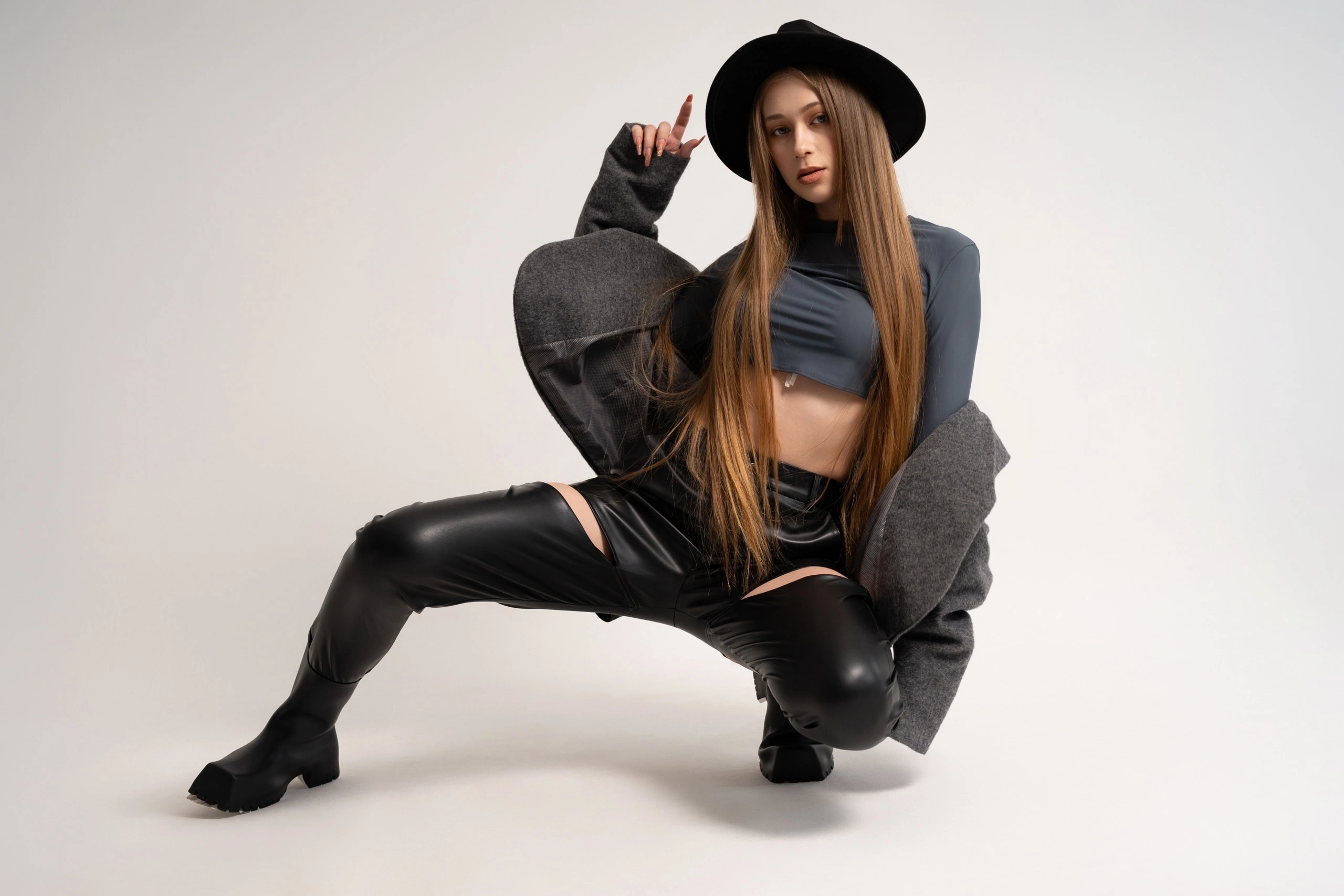 На однотонном фоне. Евгений Щетников Фотограф-Тюмень