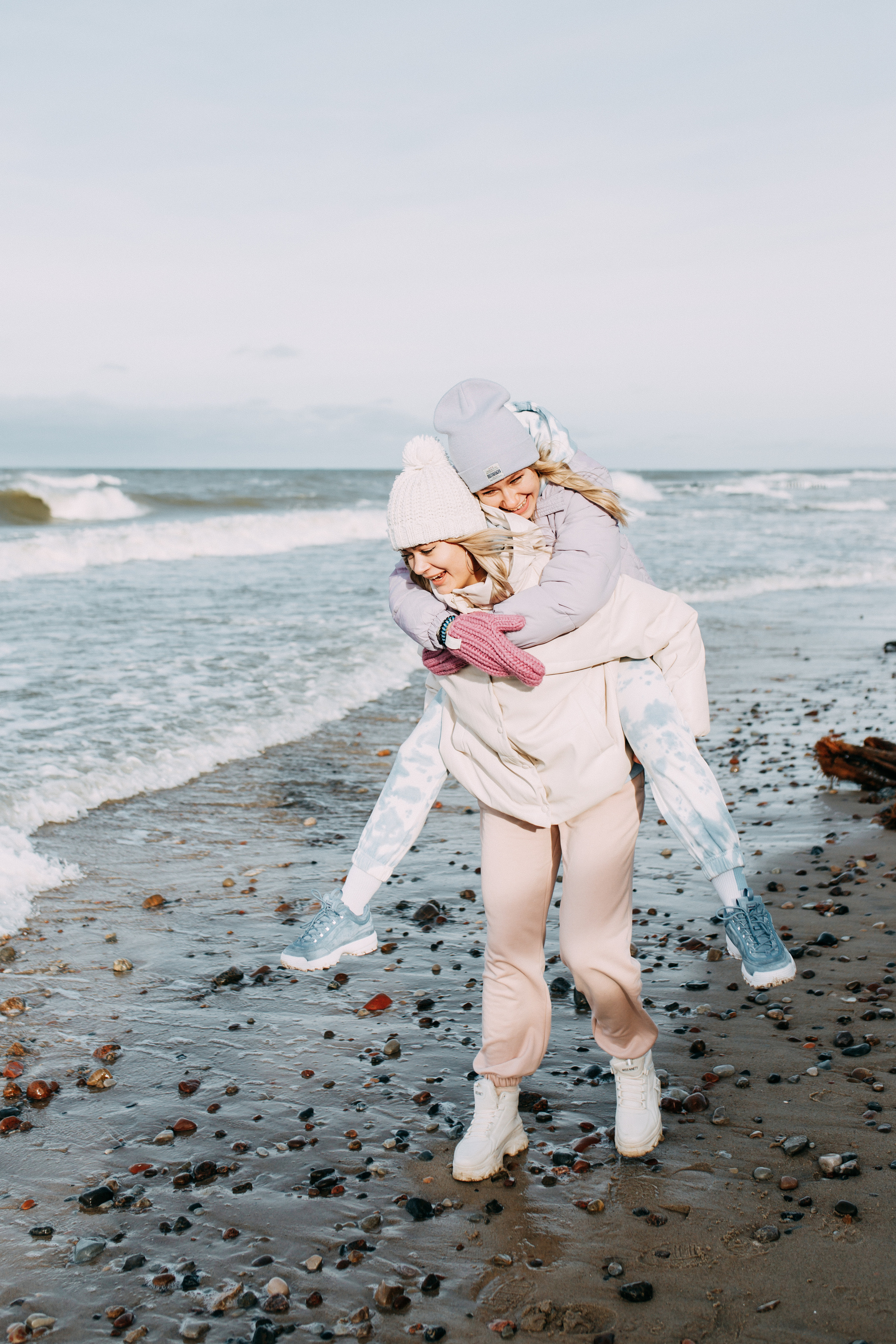 Подружки в Зеленоградске • Зима 2022. Фотограф в Калининграде Екатерина Осинцева