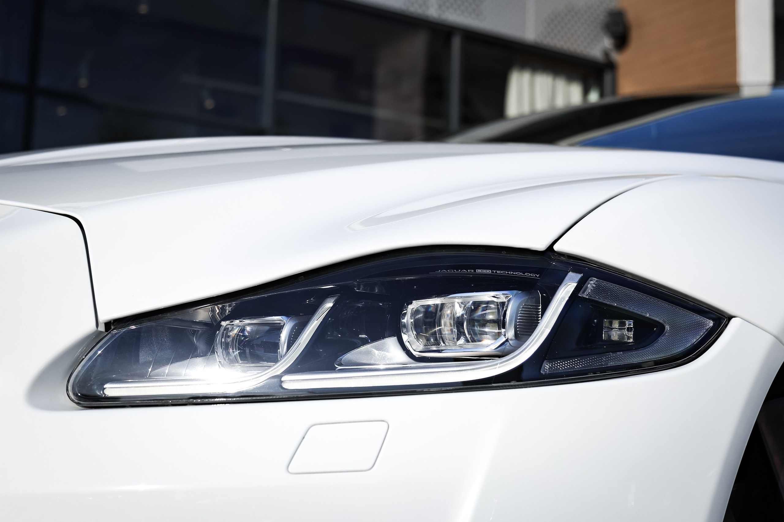 2017 JAGUAR XJ. Mixturecaptures