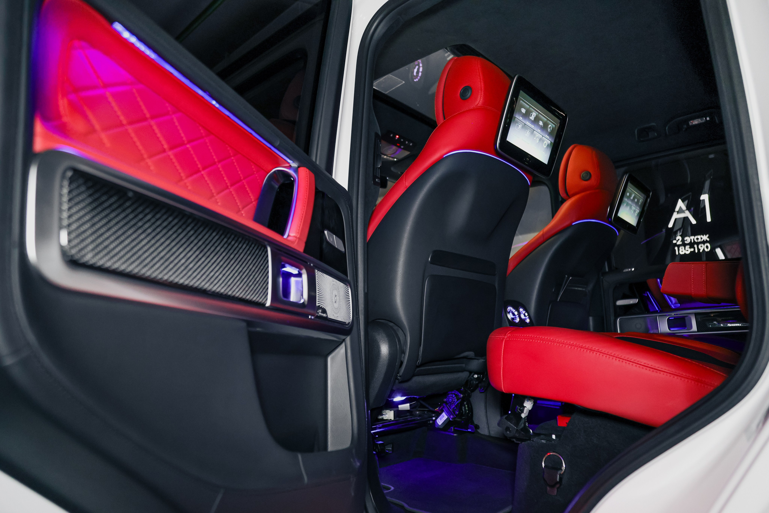 2022 MERCEDES BENZ G63 AMG $235,000 / 16,414 KM ODOMETER. Mixturecaptures