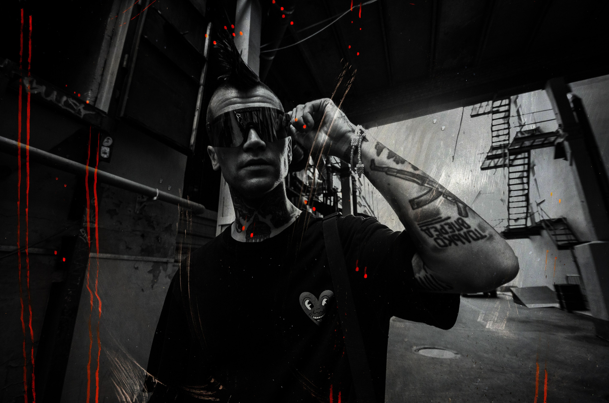 Макс | SQWOZ BAB. ОЧЕНЬ ПЛОХОЙ ФОТОГРАФ