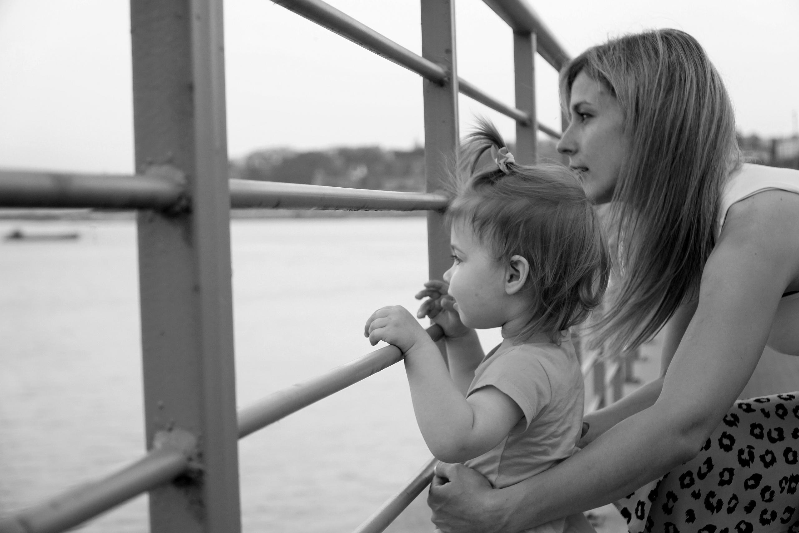 Семейная прогулка набережная. Фотограф Надежда Жемкова. Фотосъёмка, ретушь, фотомонтаж для вас и вашего бизнеса