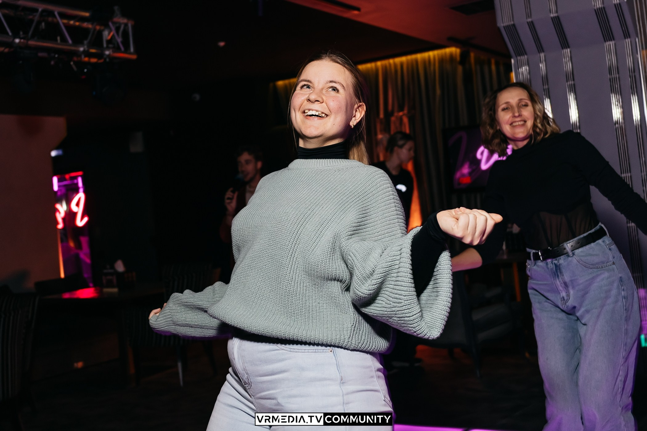 Вечер в караоке-баре «Volna»