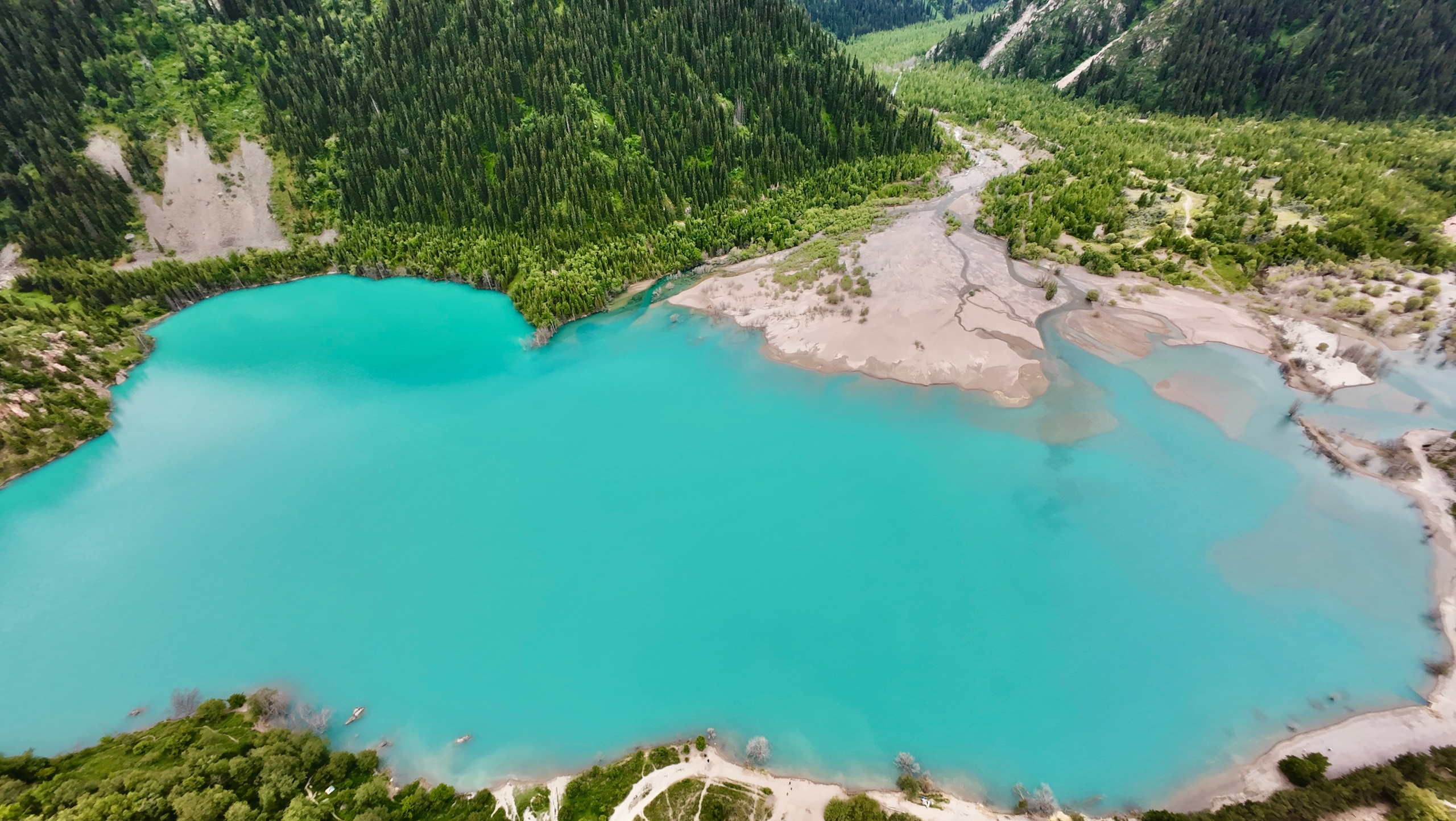 Плато Ассы, озеро Иссык и водопад: комфорт-маршрут, джипы, мини-группа. Экскурсии и туры по Алматы