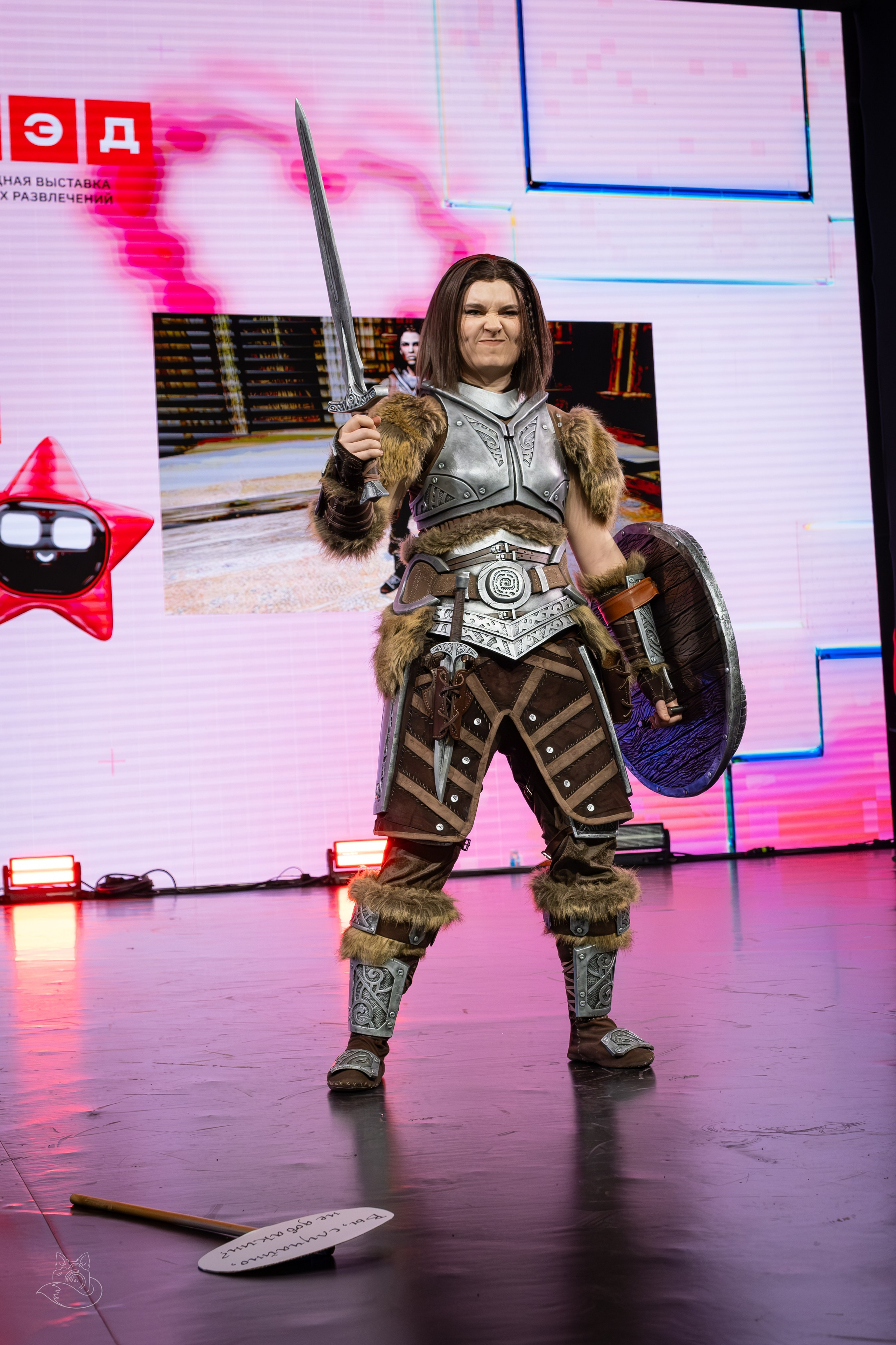 Сцена РЭД ЭКСПО 2024. Косплей фотограф