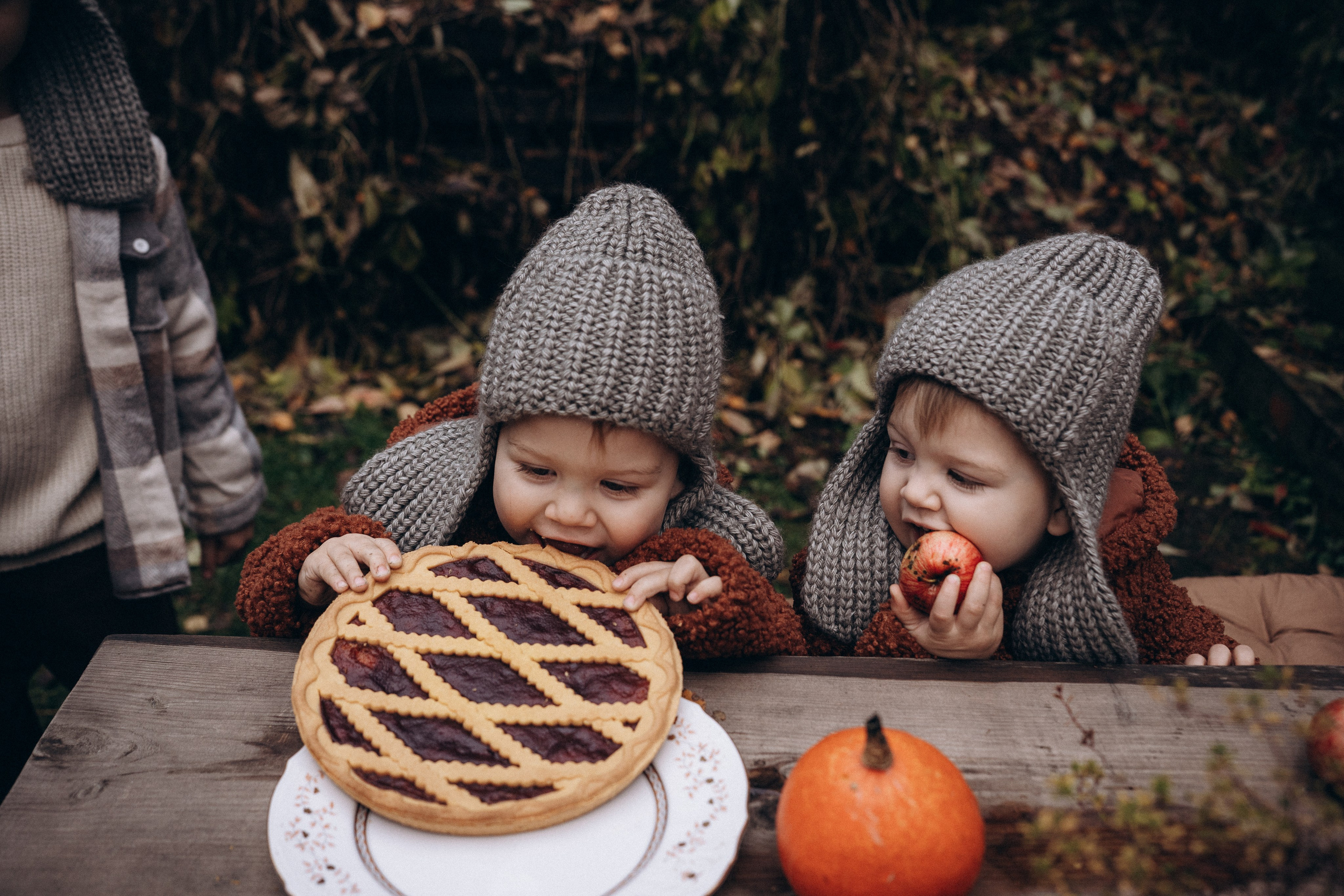 Яна и Ильсур, загородная Фотостудия. Фотограф Новорожденных в Москве. Семейные истории в стиле LIFE