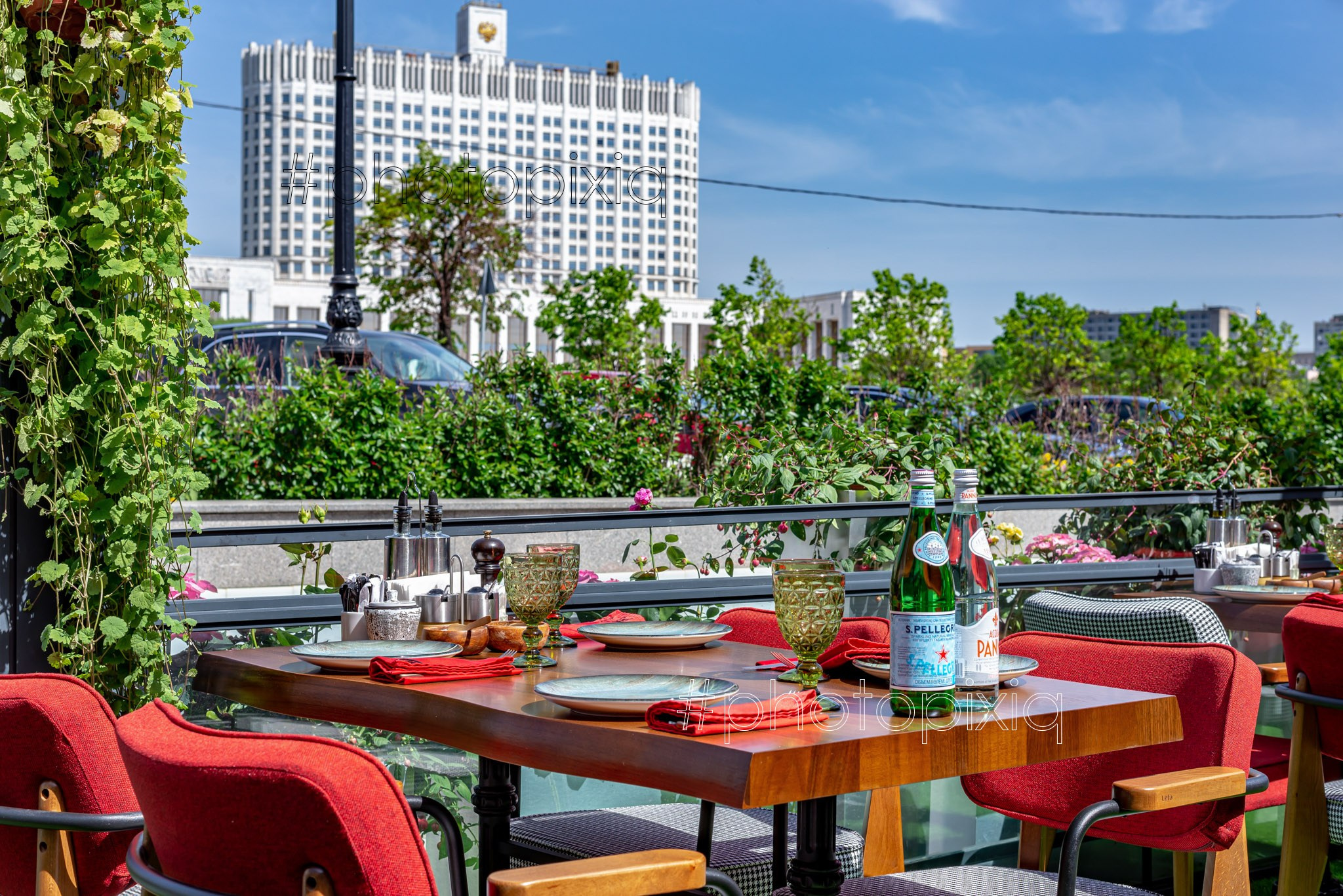 Фотосъёмка веранды ресторана CHEF СТЕЙК-ХАУС. Интерьерная съёмка и виртуальные туры — Интерьерный фотограф Кузнецов Сергей (photopixiq)