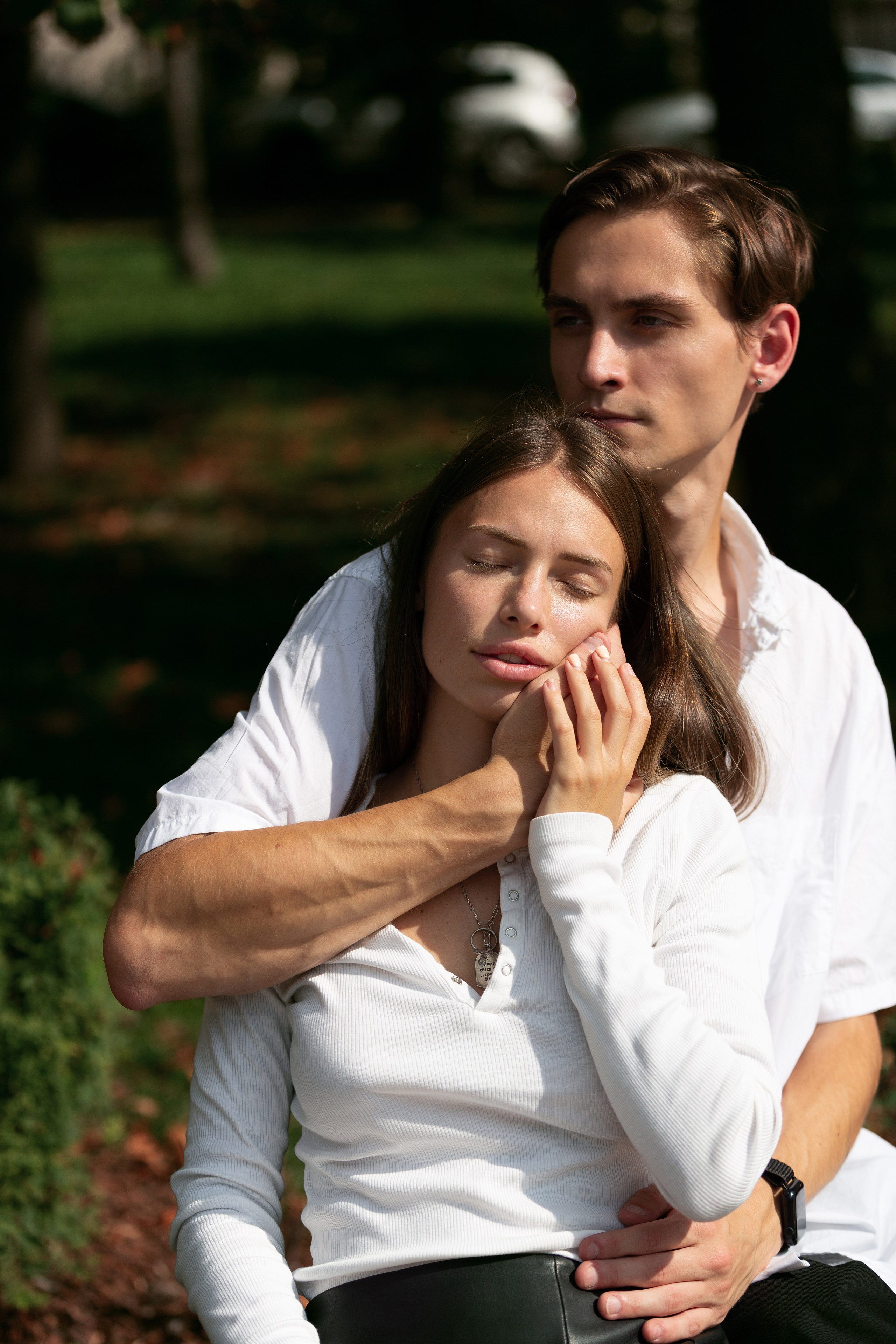 Романтический портрет пары на природе — фотосессия Love Story в Москве.