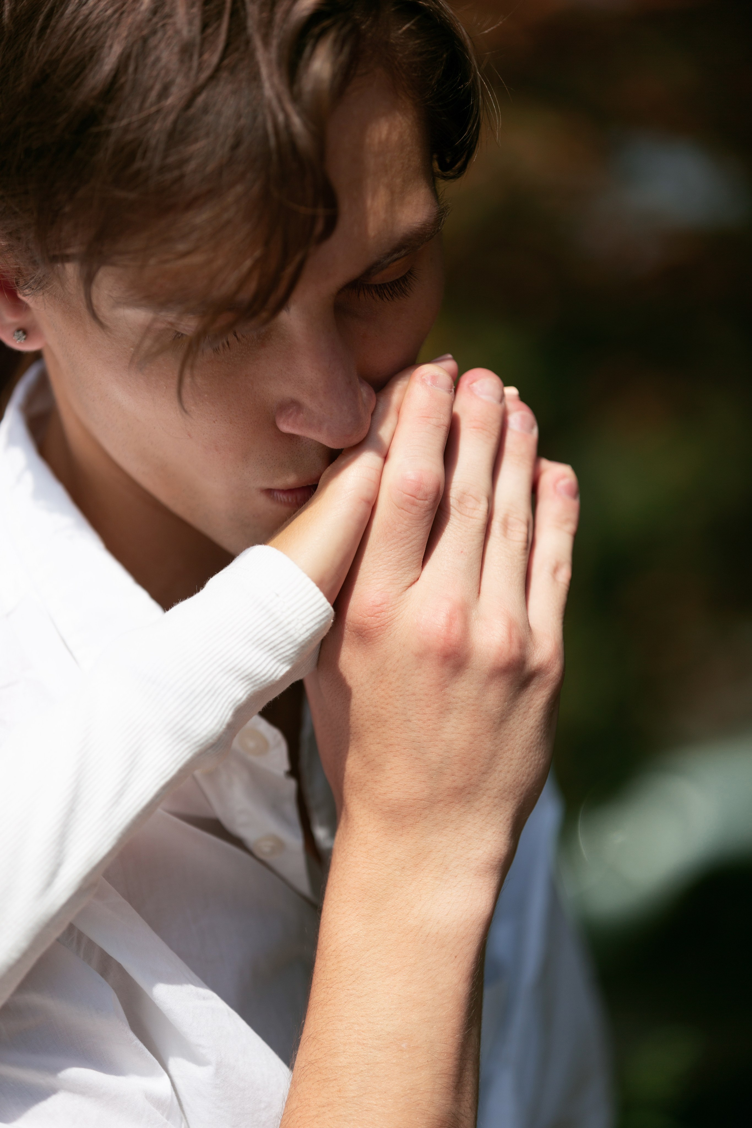 Влюблённые в парке Москвы — фотосессия с естественным светом.