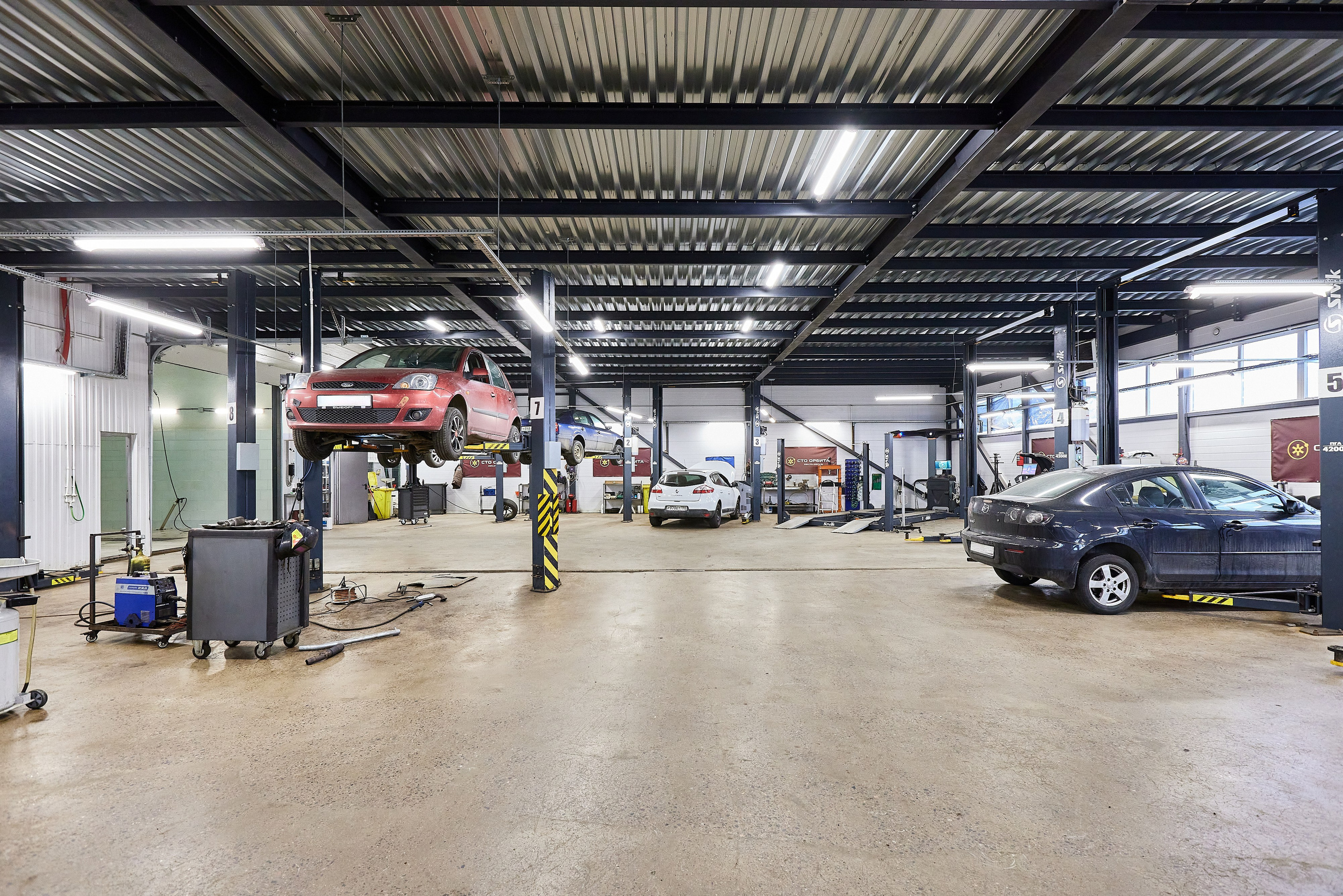 СТО Орбита на Суздальском проспекте. Фотограф Анастасия Леонтьева Санкт-Петербург