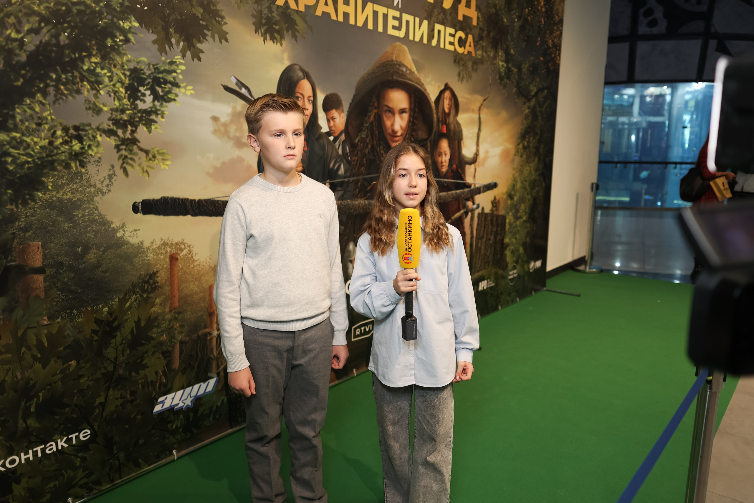 Школа «Останкино» на премьере Робин Гуд. Репортажный фотограф видеограф в Москве Ольга Плаксина