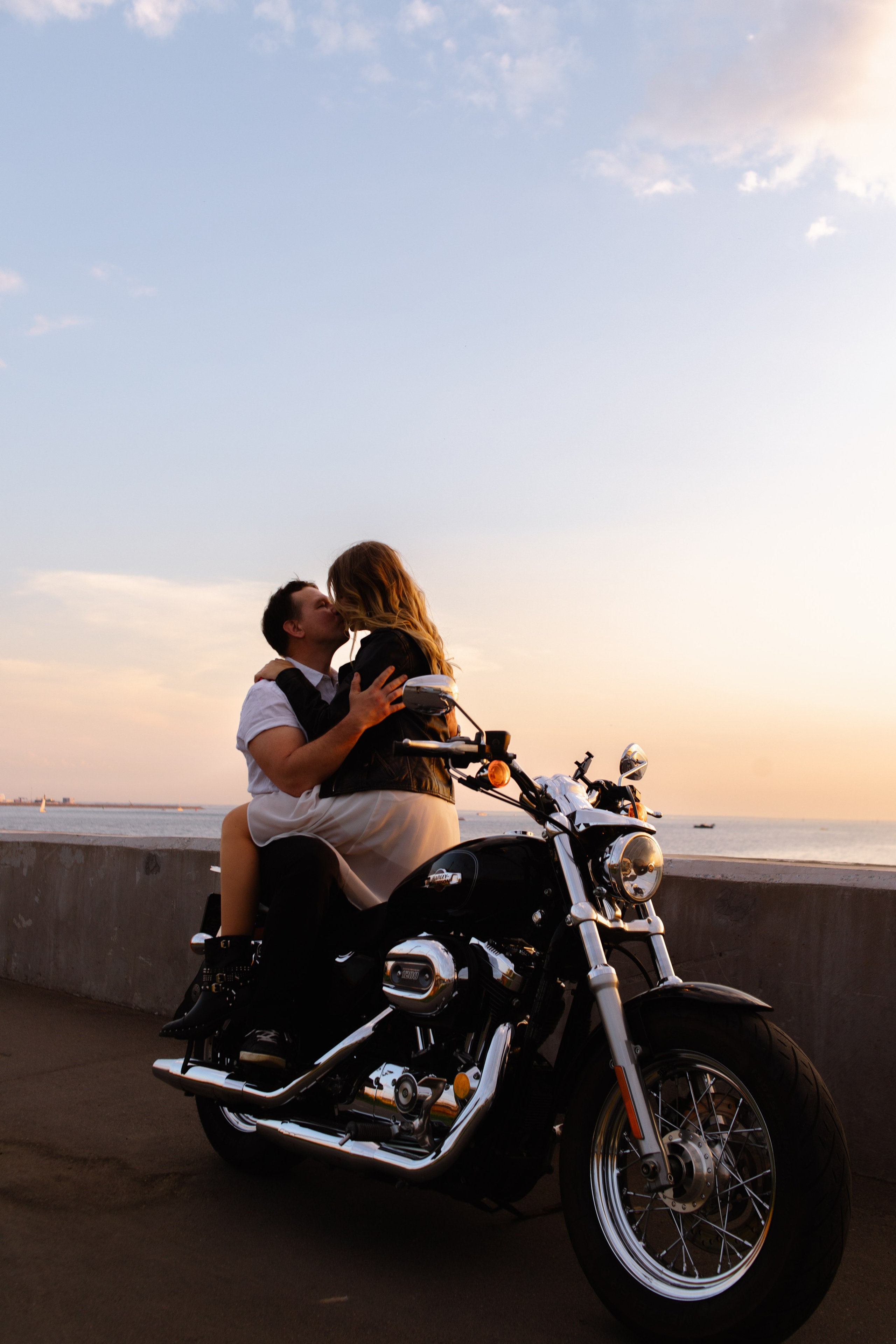 Фотосессия Love story Лахта на закате с мотоциклом. Фотограф в Санкт-Петербурге, Анна Скворцова