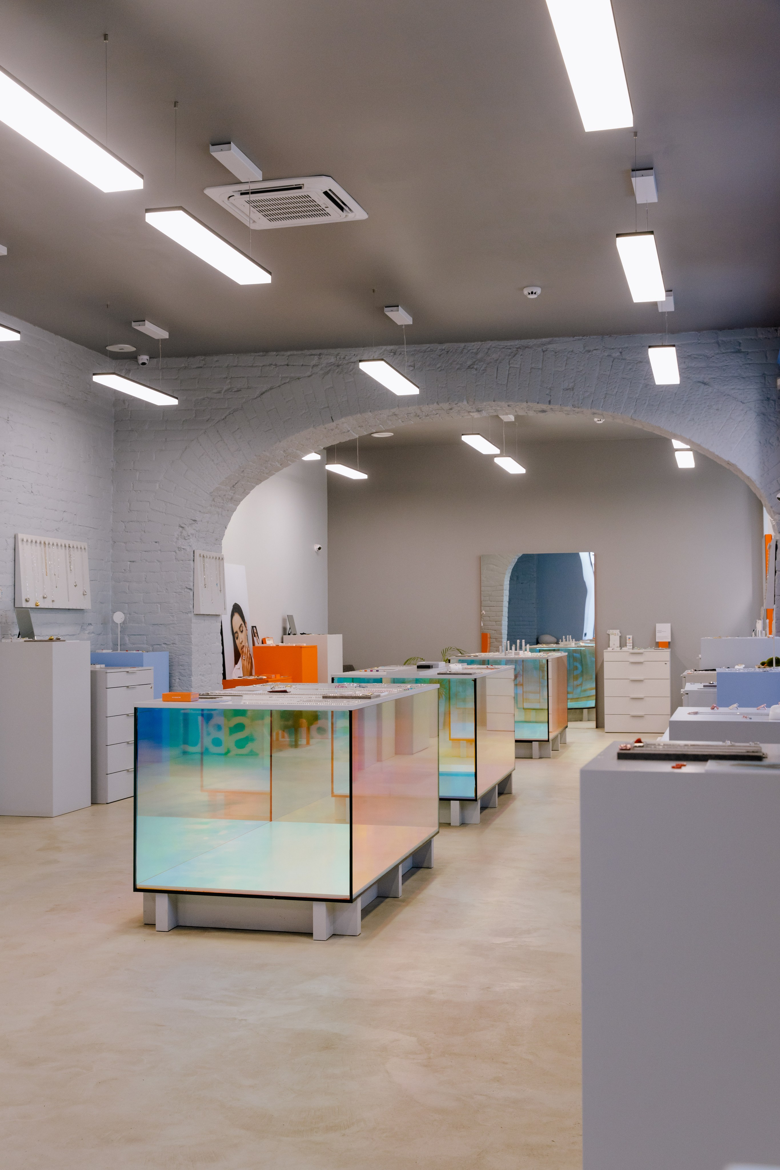 SBLESKOM ​Ювелирный салон Томск Ленина, 72. ГУДРУМ — Мебель на заказ в Томске | Кухни | Шкафы | Стулья и Столы